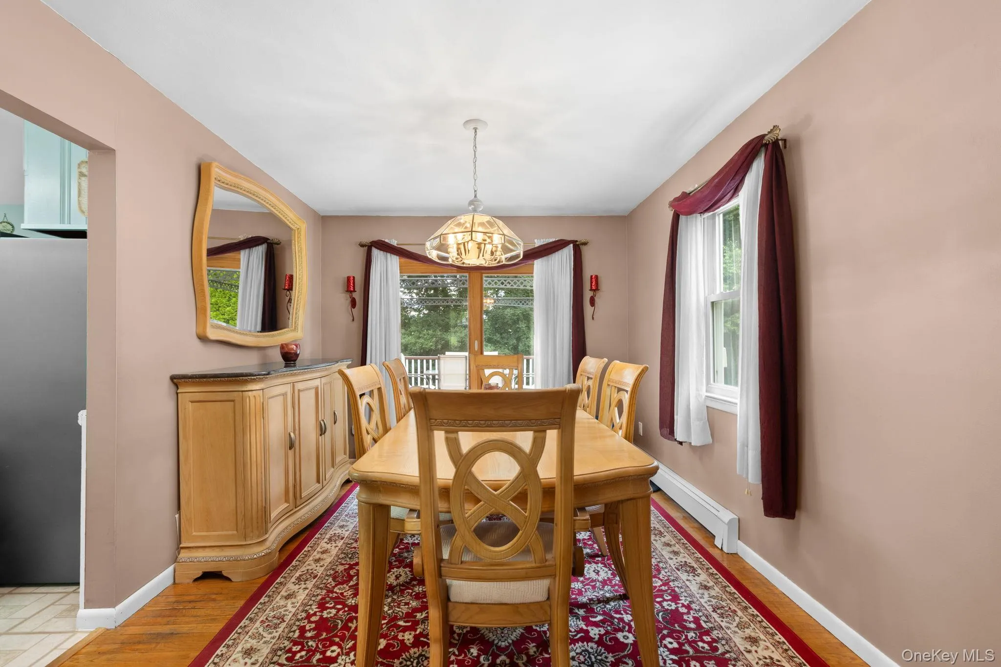 Diningroom with view of the deck. Diningroom with view of the deck.
