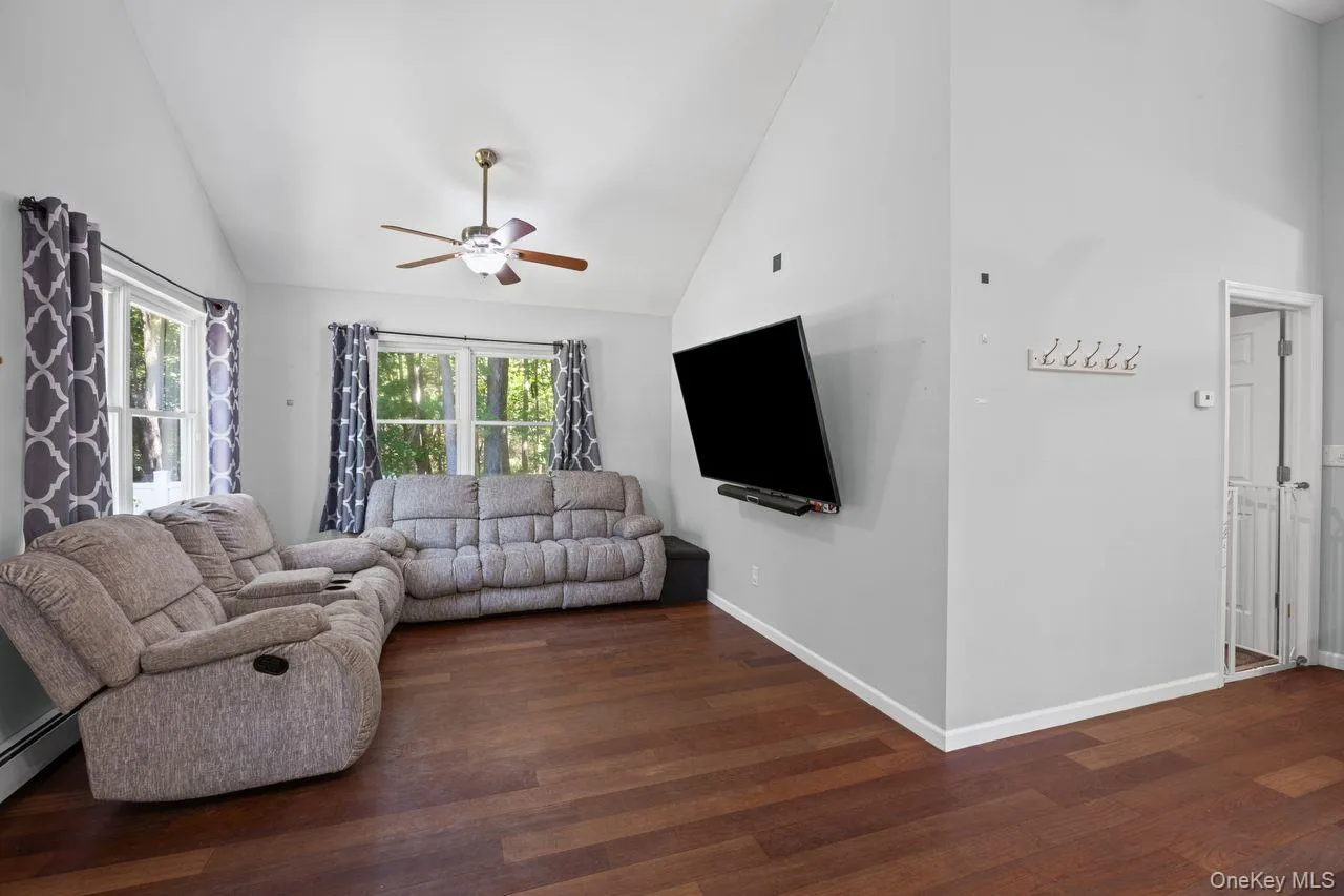 283 Railroad Avenue, Brookhaven, NY, 2 Bedrooms Bedrooms, 3 Rooms Rooms,1 BathroomBathrooms,Residential,For Rent,Railroad,0,KEY1016482 283 Railroad Avenue, Brookhaven, NY, 2 Bedrooms Bedrooms, 3 Rooms Rooms,1 BathroomBathrooms,Residential,For Rent,Railroad,0,KEY1016482