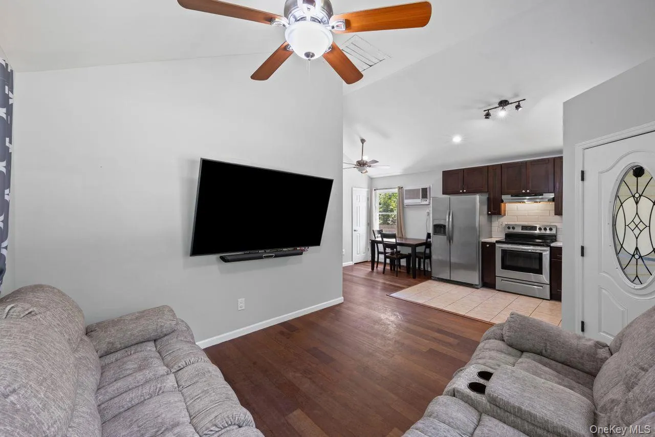 283 Railroad Avenue, Brookhaven, NY, 2 Bedrooms Bedrooms, 3 Rooms Rooms,1 BathroomBathrooms,Residential,For Rent,Railroad,0,KEY1016482 283 Railroad Avenue, Brookhaven, NY, 2 Bedrooms Bedrooms, 3 Rooms Rooms,1 BathroomBathrooms,Residential,For Rent,Railroad,0,KEY1016482