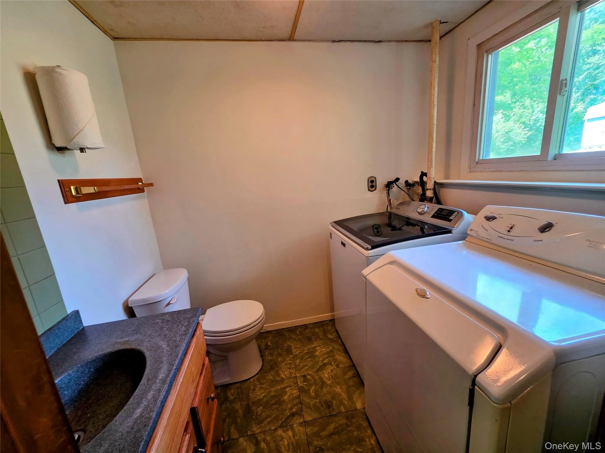 3 Abbey Road, Hyde Park, NY, 3 Bedrooms Bedrooms, 8 Rooms Rooms,1 BathroomBathrooms,Residential,For Rent,Abbey,0,1016491 3 Abbey Road, Hyde Park, NY, 3 Bedrooms Bedrooms, 8 Rooms Rooms,1 BathroomBathrooms,Residential,For Rent,Abbey,0,1016491