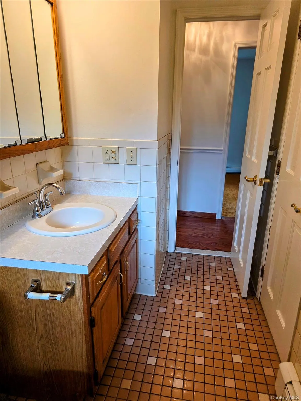 3 Abbey Road, Hyde Park, NY, 3 Bedrooms Bedrooms, 8 Rooms Rooms,1 BathroomBathrooms,Residential,For Rent,Abbey,0,1016491 3 Abbey Road, Hyde Park, NY, 3 Bedrooms Bedrooms, 8 Rooms Rooms,1 BathroomBathrooms,Residential,For Rent,Abbey,0,1016491