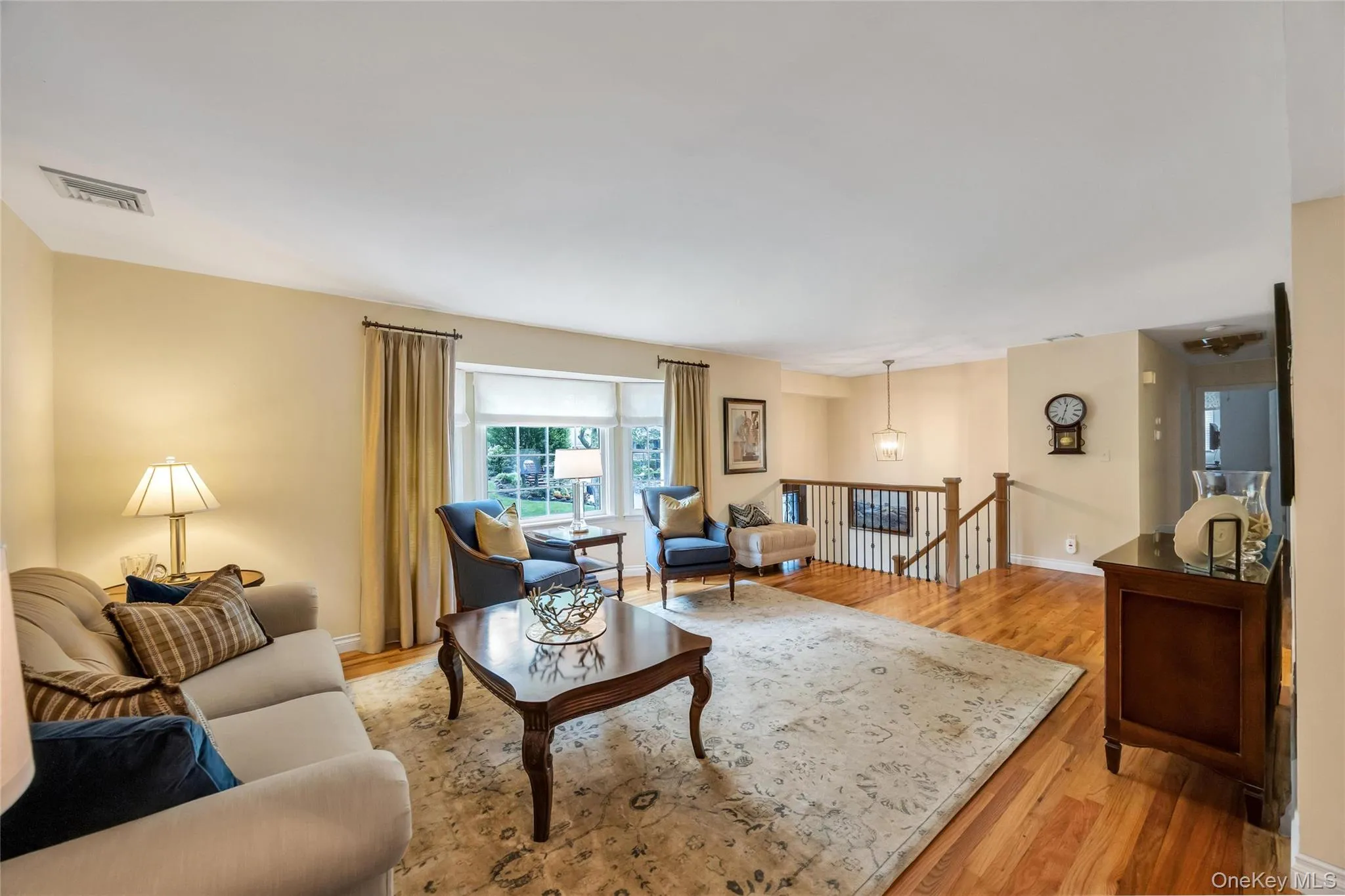 4 Long Hill Road, Smithtown, NY, 5 Bedrooms Bedrooms, 9 Rooms Rooms,3 BathroomsBathrooms,Residential,For Rent,Long Hill,0,1016495 4 Long Hill Road, Smithtown, NY, 5 Bedrooms Bedrooms, 9 Rooms Rooms,3 BathroomsBathrooms,Residential,For Rent,Long Hill,0,1016495