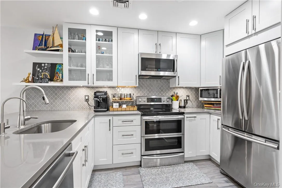 17 Top Of The Rdg, Rye Town, NY, 2 Bedrooms Bedrooms, 6 Rooms Rooms,2 BathroomsBathrooms,Residential Lease,For Rent,Top Of The Rdg,0,1016501 17 Top Of The Rdg, Rye Town, NY, 2 Bedrooms Bedrooms, 6 Rooms Rooms,2 BathroomsBathrooms,Residential Lease,For Rent,Top Of The Rdg,0,1016501