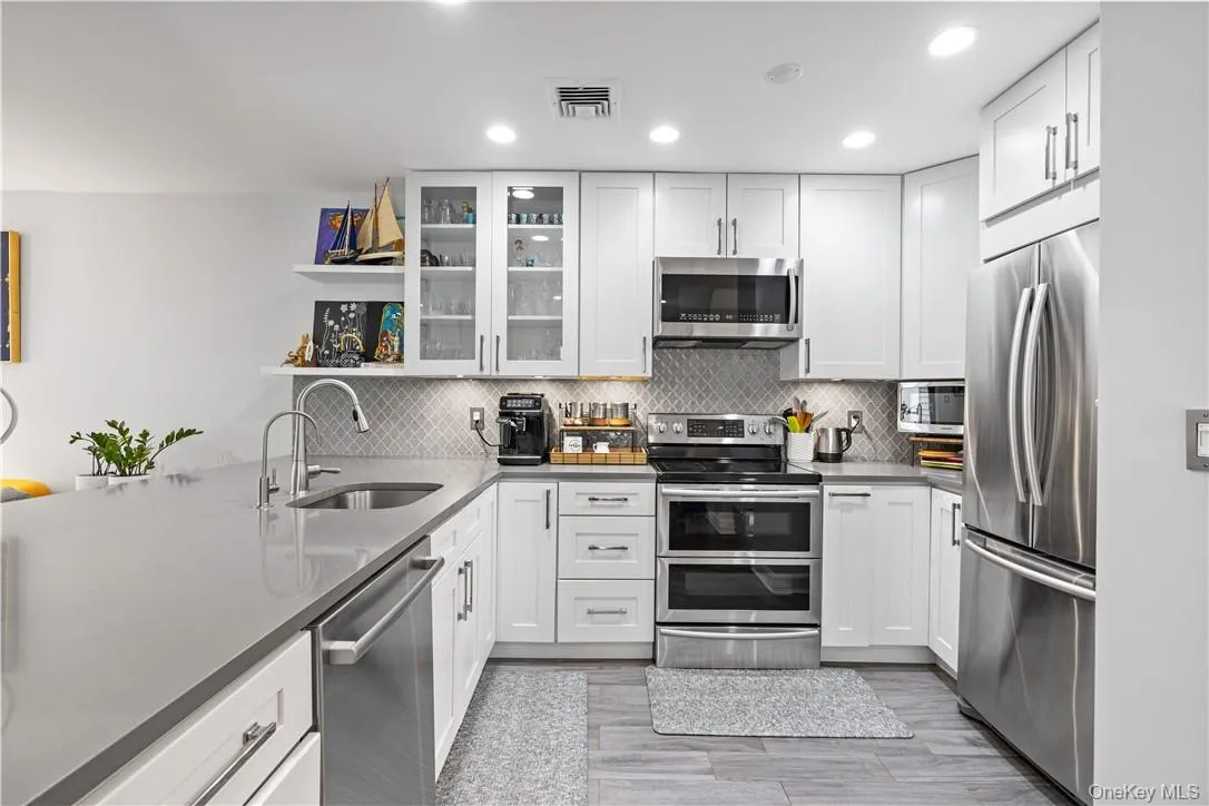 17 Top Of The Rdg, Rye Town, NY, 2 Bedrooms Bedrooms, 6 Rooms Rooms,2 BathroomsBathrooms,Residential Lease,For Rent,Top Of The Rdg,0,1016501 17 Top Of The Rdg, Rye Town, NY, 2 Bedrooms Bedrooms, 6 Rooms Rooms,2 BathroomsBathrooms,Residential Lease,For Rent,Top Of The Rdg,0,1016501