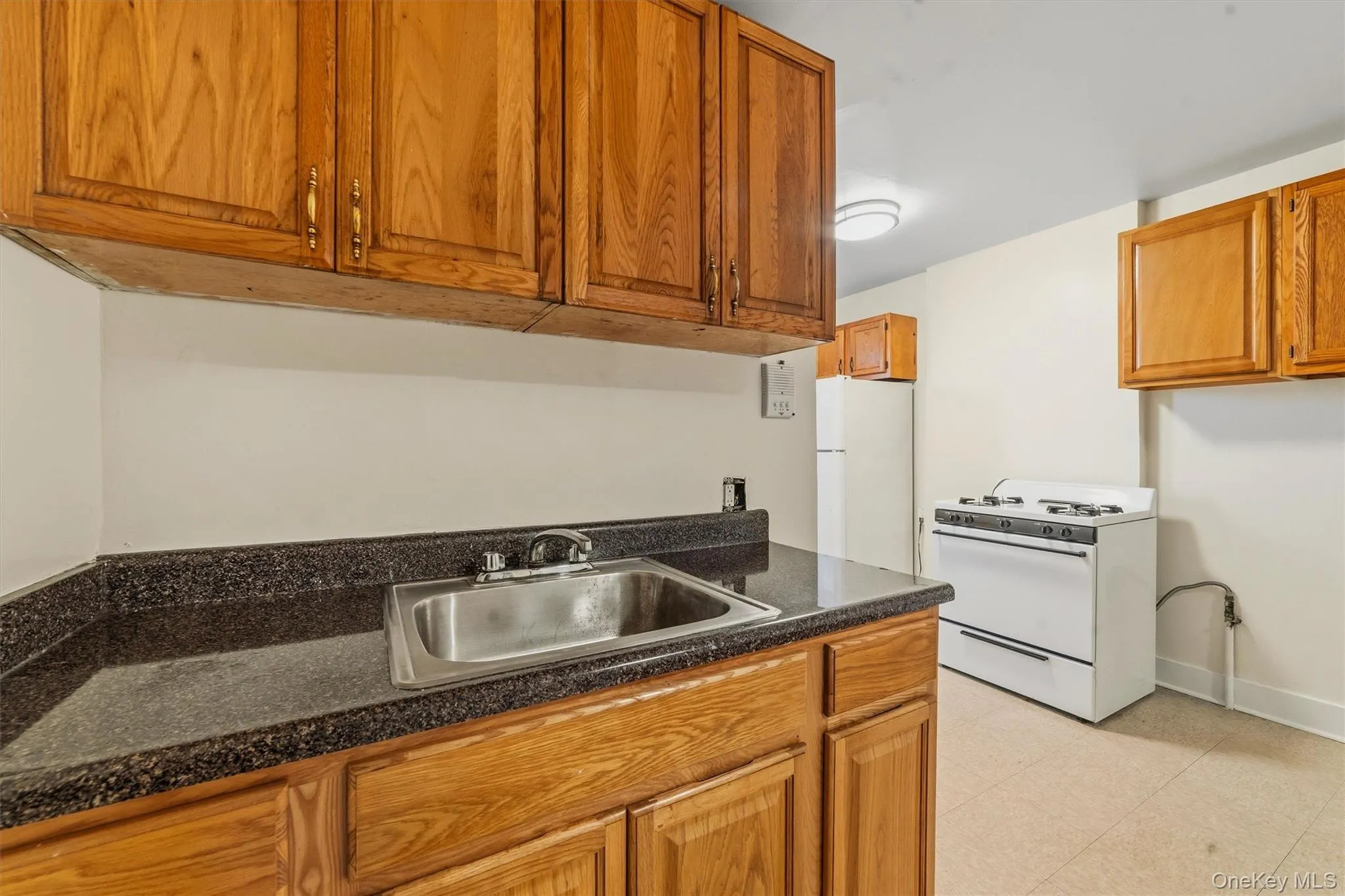 158 Willow Street, Yonkers, NY, 2 Bedrooms Bedrooms, 4 Rooms Rooms,1 BathroomBathrooms,Residential Lease,For Rent,Willow,0,1016511 158 Willow Street, Yonkers, NY, 2 Bedrooms Bedrooms, 4 Rooms Rooms,1 BathroomBathrooms,Residential Lease,For Rent,Willow,0,1016511
