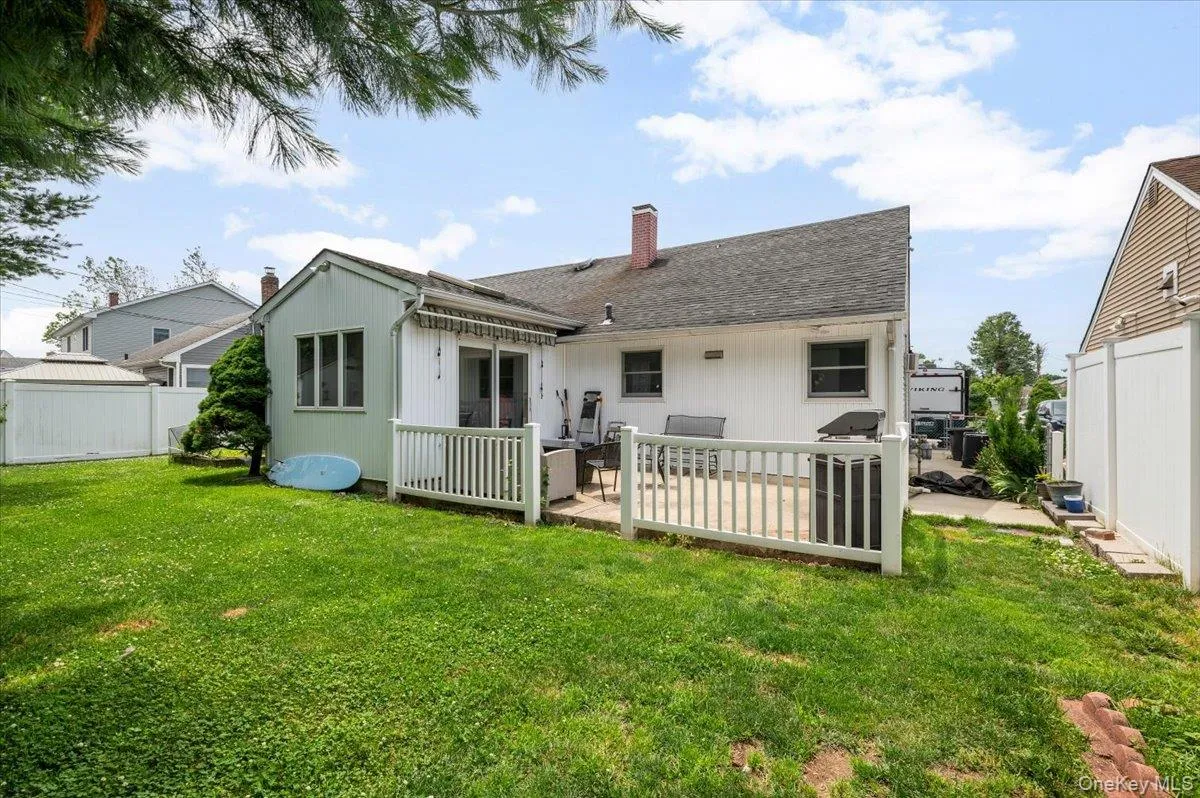 512 Farmranch Road, Oyster Bay, NY, 3 Bedrooms Bedrooms, 7 Rooms Rooms,1 BathroomBathrooms,Residential,For Rent,Farmranch,0,KEY1016513 512 Farmranch Road, Oyster Bay, NY, 3 Bedrooms Bedrooms, 7 Rooms Rooms,1 BathroomBathrooms,Residential,For Rent,Farmranch,0,KEY1016513