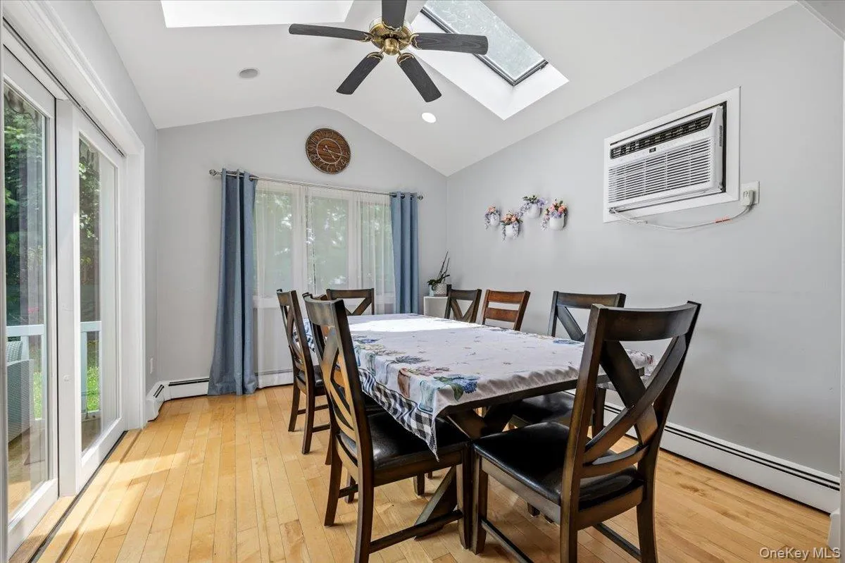 512 Farmranch Road, Oyster Bay, NY, 3 Bedrooms Bedrooms, 7 Rooms Rooms,1 BathroomBathrooms,Residential,For Rent,Farmranch,0,KEY1016513 512 Farmranch Road, Oyster Bay, NY, 3 Bedrooms Bedrooms, 7 Rooms Rooms,1 BathroomBathrooms,Residential,For Rent,Farmranch,0,KEY1016513