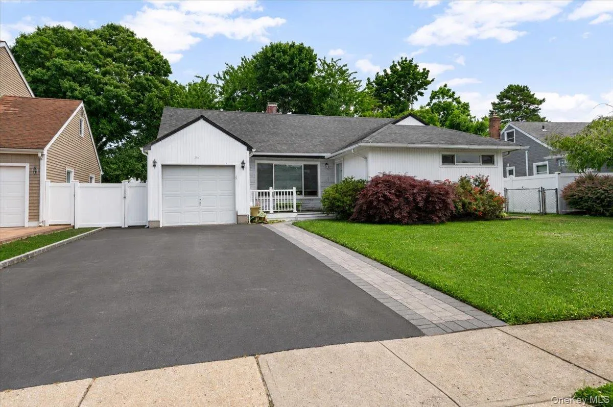 512 Farmranch Road, Oyster Bay, NY, 3 Bedrooms Bedrooms, 7 Rooms Rooms,1 BathroomBathrooms,Residential,For Rent,Farmranch,0,KEY1016513 512 Farmranch Road, Oyster Bay, NY, 3 Bedrooms Bedrooms, 7 Rooms Rooms,1 BathroomBathrooms,Residential,For Rent,Farmranch,0,KEY1016513