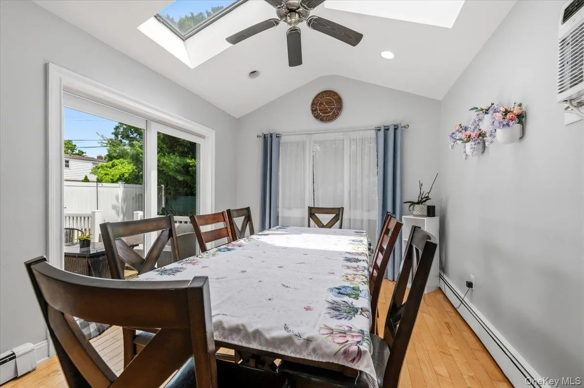 512 Farmranch Road, Oyster Bay, NY, 3 Bedrooms Bedrooms, 7 Rooms Rooms,1 BathroomBathrooms,Residential,For Rent,Farmranch,0,KEY1016513 512 Farmranch Road, Oyster Bay, NY, 3 Bedrooms Bedrooms, 7 Rooms Rooms,1 BathroomBathrooms,Residential,For Rent,Farmranch,0,KEY1016513