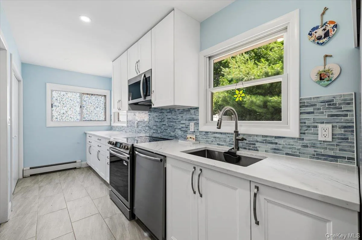 512 Farmranch Road, Oyster Bay, NY, 3 Bedrooms Bedrooms, 7 Rooms Rooms,1 BathroomBathrooms,Residential,For Rent,Farmranch,0,KEY1016513 512 Farmranch Road, Oyster Bay, NY, 3 Bedrooms Bedrooms, 7 Rooms Rooms,1 BathroomBathrooms,Residential,For Rent,Farmranch,0,KEY1016513