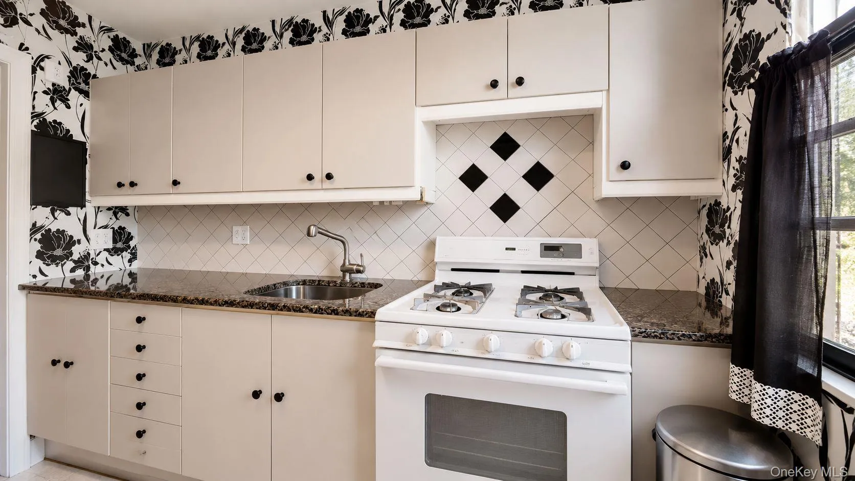 75-05 210th Street, New York, NY, 1 Bedroom Bedrooms, 5 Rooms Rooms,1 BathroomBathrooms,Residential,For Rent,210th,0,1016525 75-05 210th Street, New York, NY, 1 Bedroom Bedrooms, 5 Rooms Rooms,1 BathroomBathrooms,Residential,For Rent,210th,0,1016525
