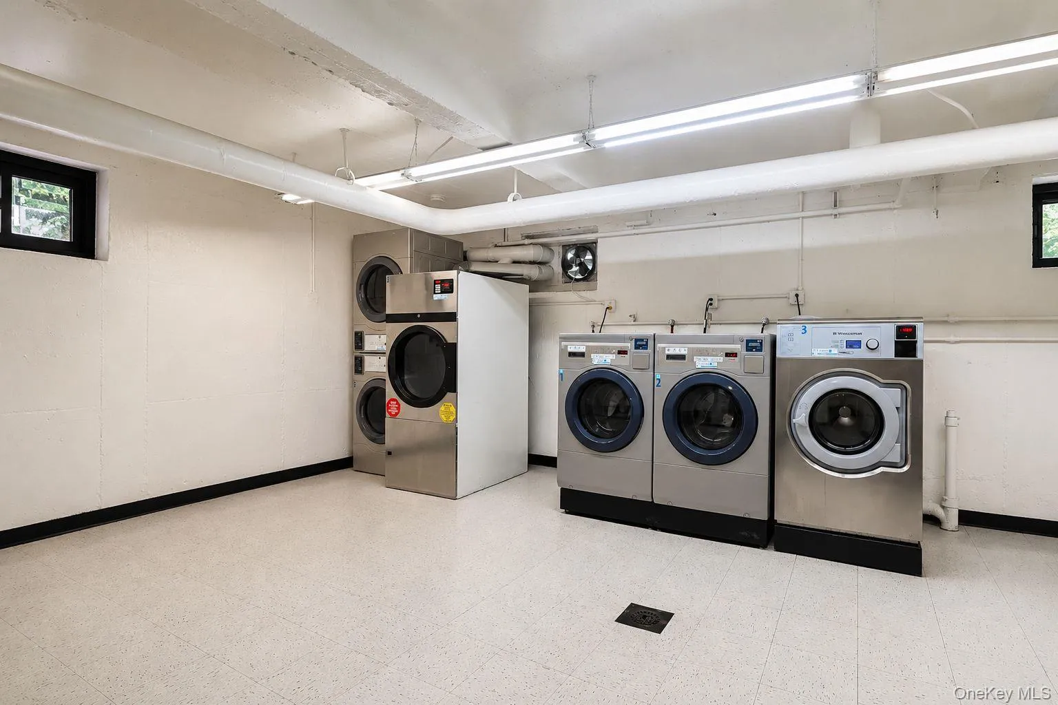 75-05 210th Street, New York, NY, 1 Bedroom Bedrooms, 5 Rooms Rooms,1 BathroomBathrooms,Residential,For Rent,210th,0,1016525 75-05 210th Street, New York, NY, 1 Bedroom Bedrooms, 5 Rooms Rooms,1 BathroomBathrooms,Residential,For Rent,210th,0,1016525