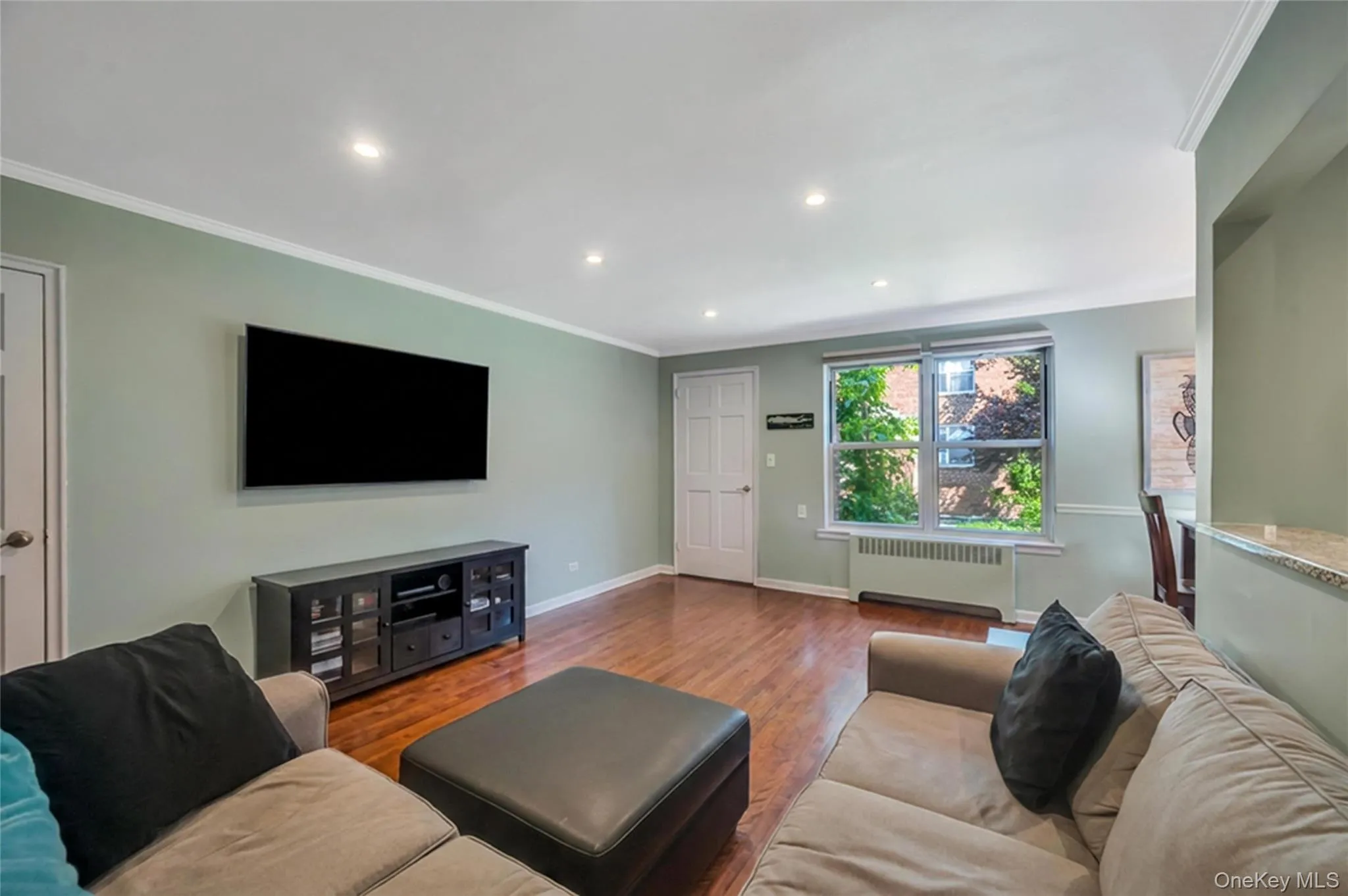 75 Edwards Street, North Hempstead, NY, 1 Bedroom Bedrooms, 4 Rooms Rooms,1 BathroomBathrooms,Residential,For Rent,Edwards,0,KEY1016533 75 Edwards Street, North Hempstead, NY, 1 Bedroom Bedrooms, 4 Rooms Rooms,1 BathroomBathrooms,Residential,For Rent,Edwards,0,KEY1016533