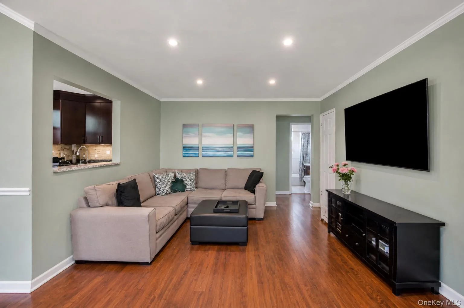 75 Edwards Street, North Hempstead, NY, 1 Bedroom Bedrooms, 4 Rooms Rooms,1 BathroomBathrooms,Residential,For Rent,Edwards,0,KEY1016533 75 Edwards Street, North Hempstead, NY, 1 Bedroom Bedrooms, 4 Rooms Rooms,1 BathroomBathrooms,Residential,For Rent,Edwards,0,KEY1016533