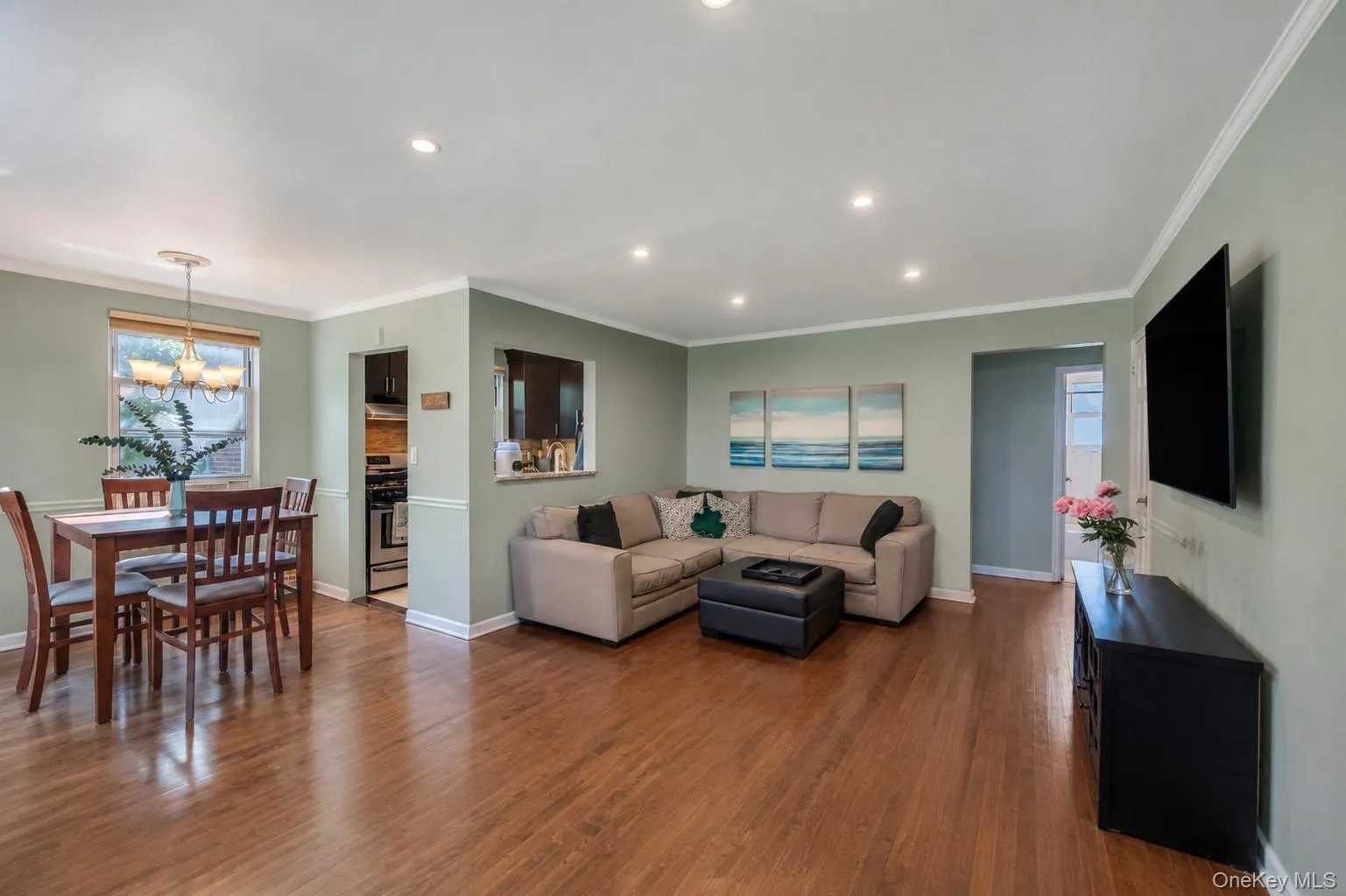 75 Edwards Street, North Hempstead, NY, 1 Bedroom Bedrooms, 4 Rooms Rooms,1 BathroomBathrooms,Residential,For Rent,Edwards,0,KEY1016533 75 Edwards Street, North Hempstead, NY, 1 Bedroom Bedrooms, 4 Rooms Rooms,1 BathroomBathrooms,Residential,For Rent,Edwards,0,KEY1016533