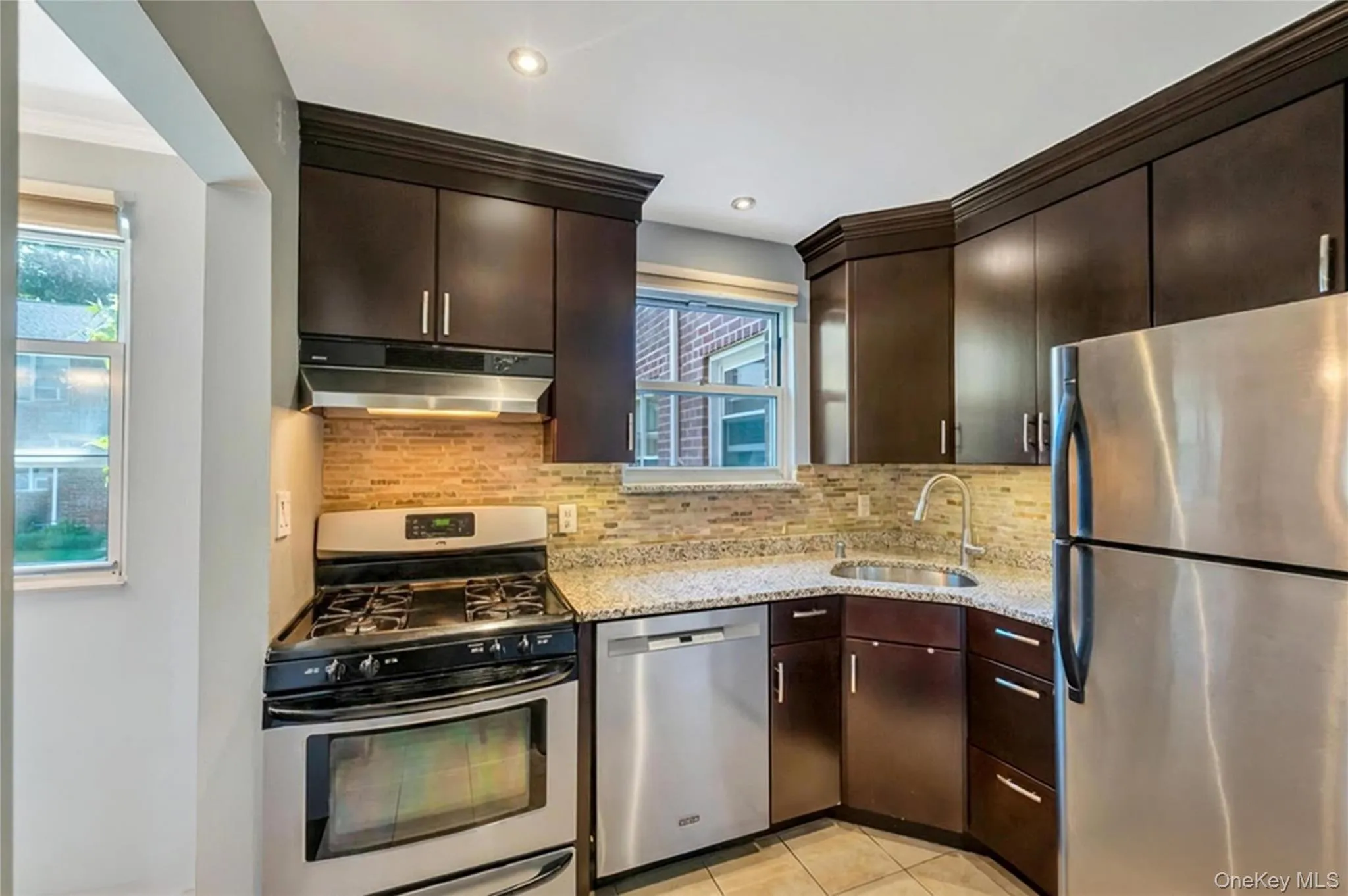 75 Edwards Street, North Hempstead, NY, 1 Bedroom Bedrooms, 4 Rooms Rooms,1 BathroomBathrooms,Residential,For Rent,Edwards,0,KEY1016533 75 Edwards Street, North Hempstead, NY, 1 Bedroom Bedrooms, 4 Rooms Rooms,1 BathroomBathrooms,Residential,For Rent,Edwards,0,KEY1016533