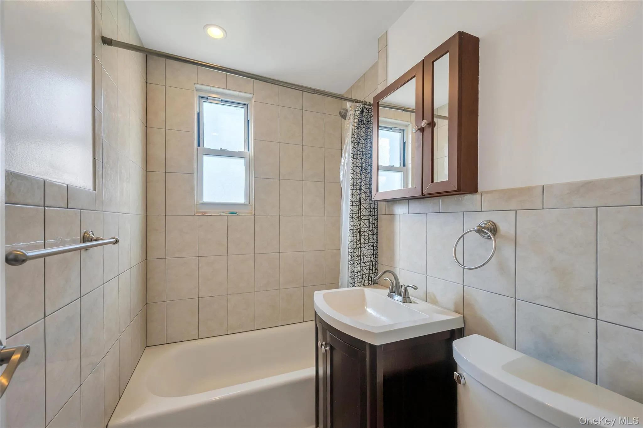 75 Edwards Street, North Hempstead, NY, 1 Bedroom Bedrooms, 4 Rooms Rooms,1 BathroomBathrooms,Residential,For Rent,Edwards,0,KEY1016533 75 Edwards Street, North Hempstead, NY, 1 Bedroom Bedrooms, 4 Rooms Rooms,1 BathroomBathrooms,Residential,For Rent,Edwards,0,KEY1016533