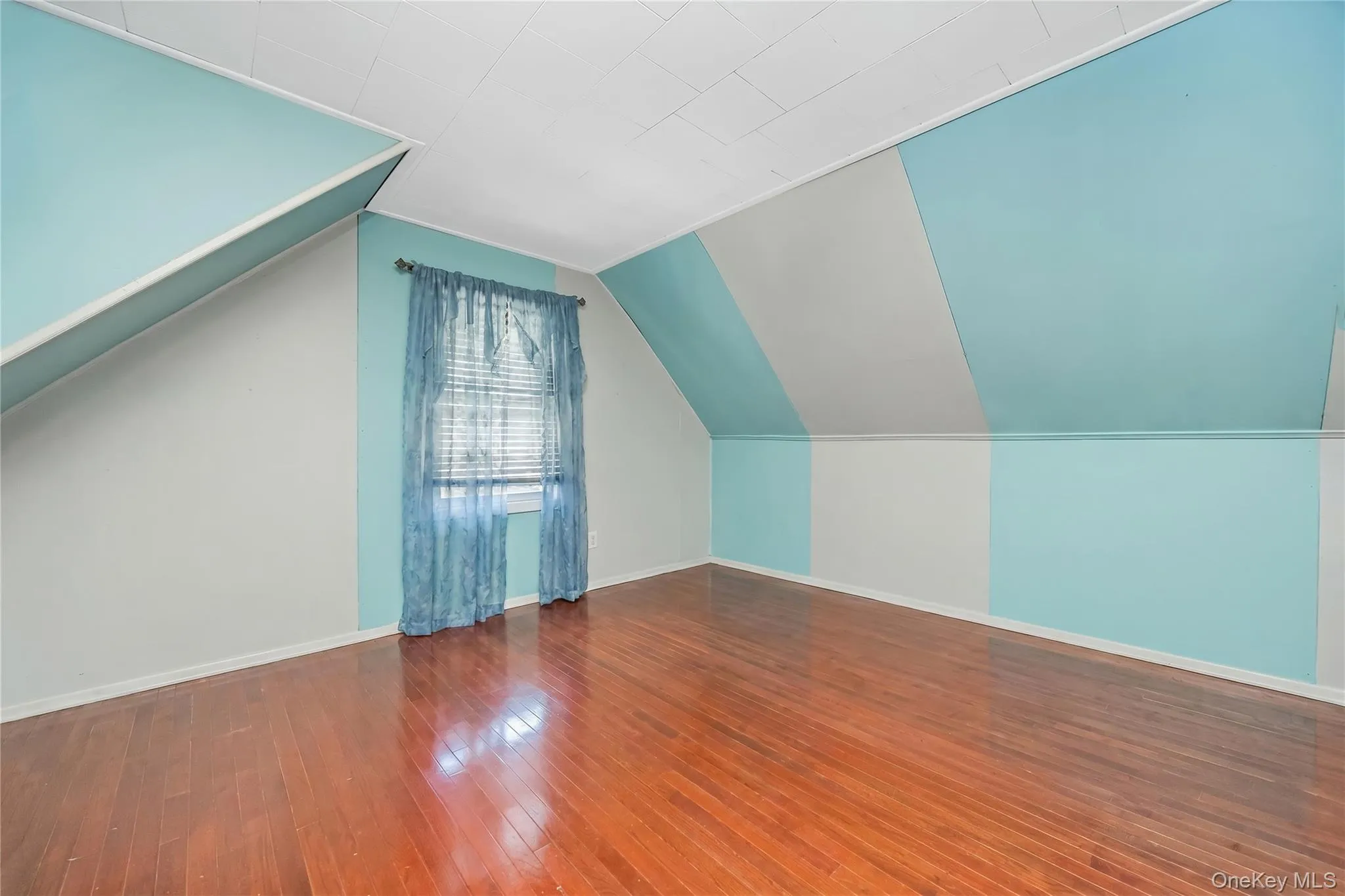 Photographs have been digitally edited to remove furniture. Both furnished and digitally unfurnished images are provided to help illustrate the size, layout, and potential of the rooms. Photographs have been digitally edited to remove furniture. Both furnished and digitally unfurnished images are provided to help illustrate the size, layout, and potential of the rooms.