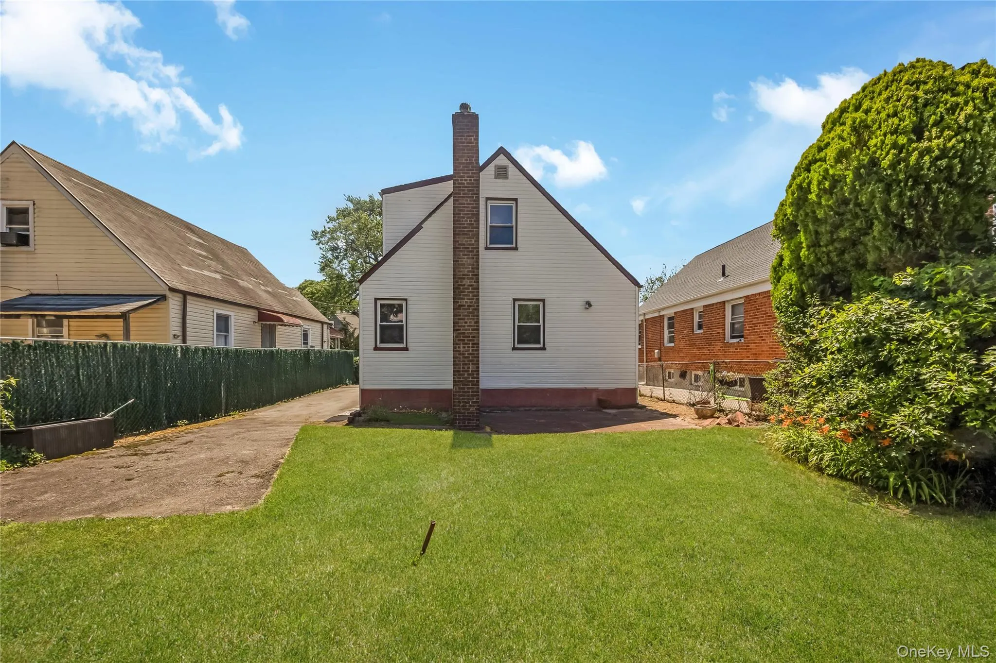 Photographs have been digitally edited images are provided to help illustrate the size, layout, and potential of the property. Photographs have been digitally edited images are provided to help illustrate the size, layout, and potential of the property.