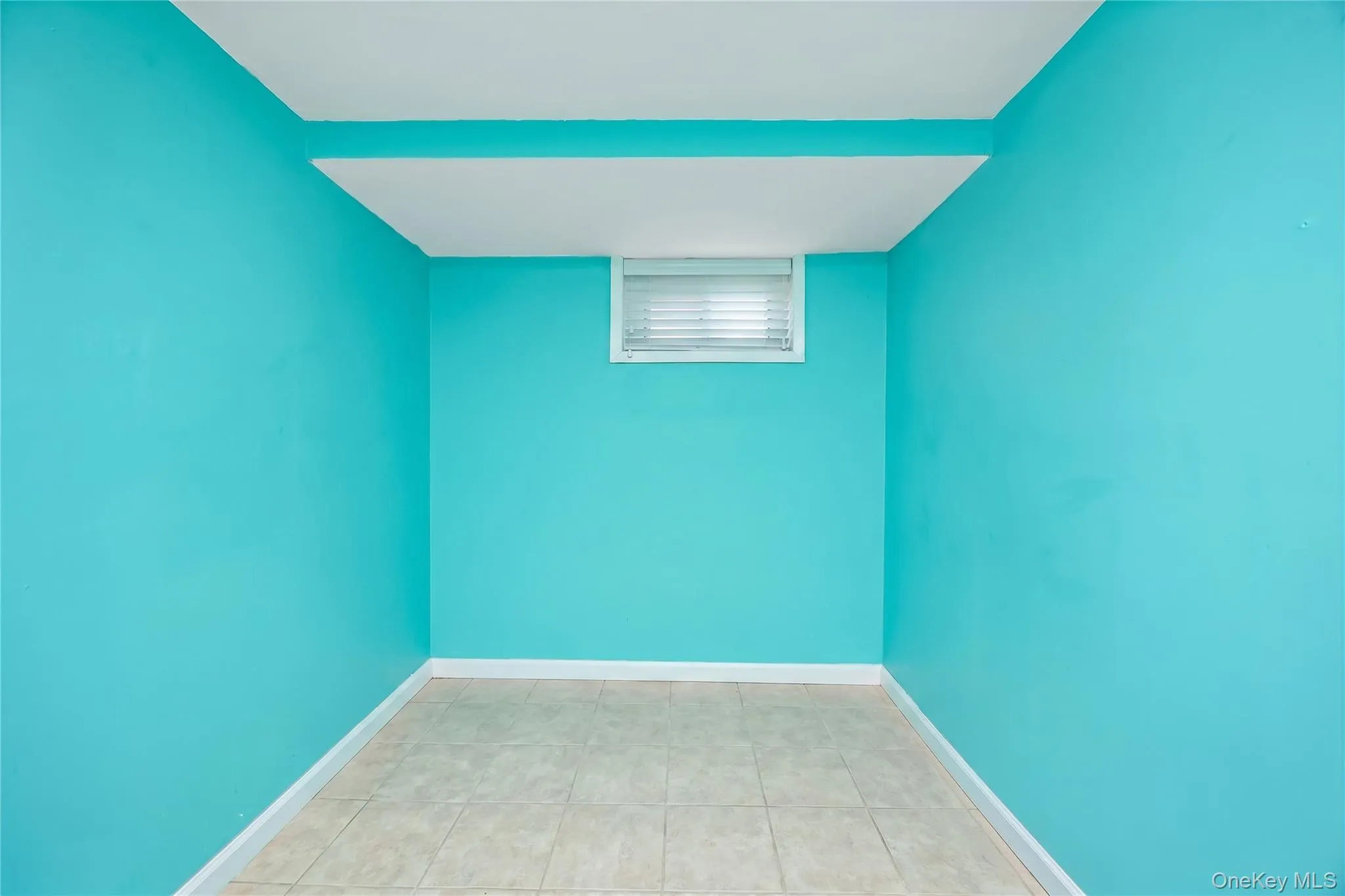 Photographs have been digitally edited to remove furniture. Both furnished and digitally unfurnished images are provided to help illustrate the size, layout, and potential of the rooms. Photographs have been digitally edited to remove furniture. Both furnished and digitally unfurnished images are provided to help illustrate the size, layout, and potential of the rooms.