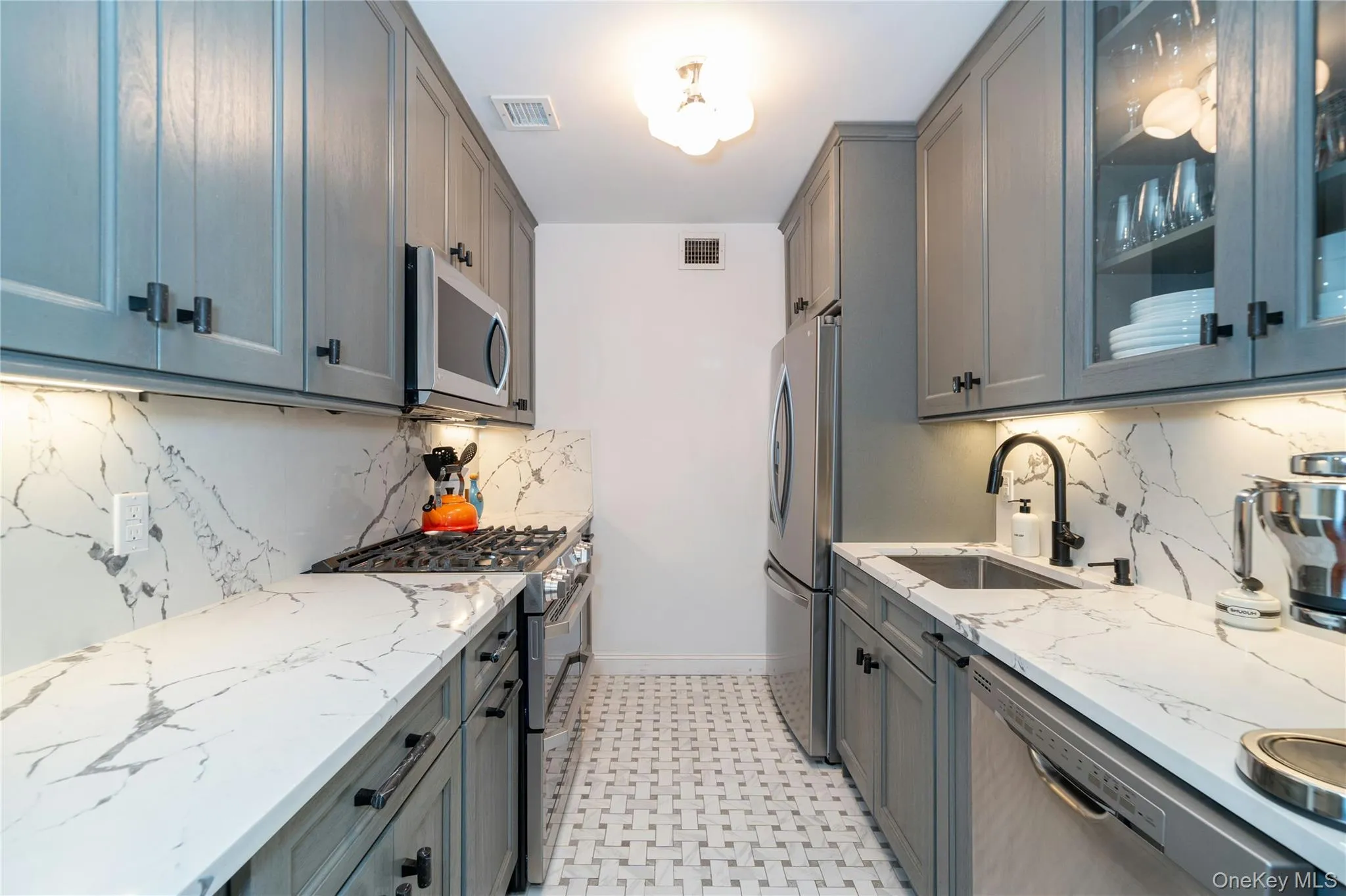 3816 Waldo Avenue, New York, NY, 3 Bedrooms Bedrooms, 6 Rooms Rooms,2 BathroomsBathrooms,Residential,For Rent,Waldo,0,1016554 3816 Waldo Avenue, New York, NY, 3 Bedrooms Bedrooms, 6 Rooms Rooms,2 BathroomsBathrooms,Residential,For Rent,Waldo,0,1016554