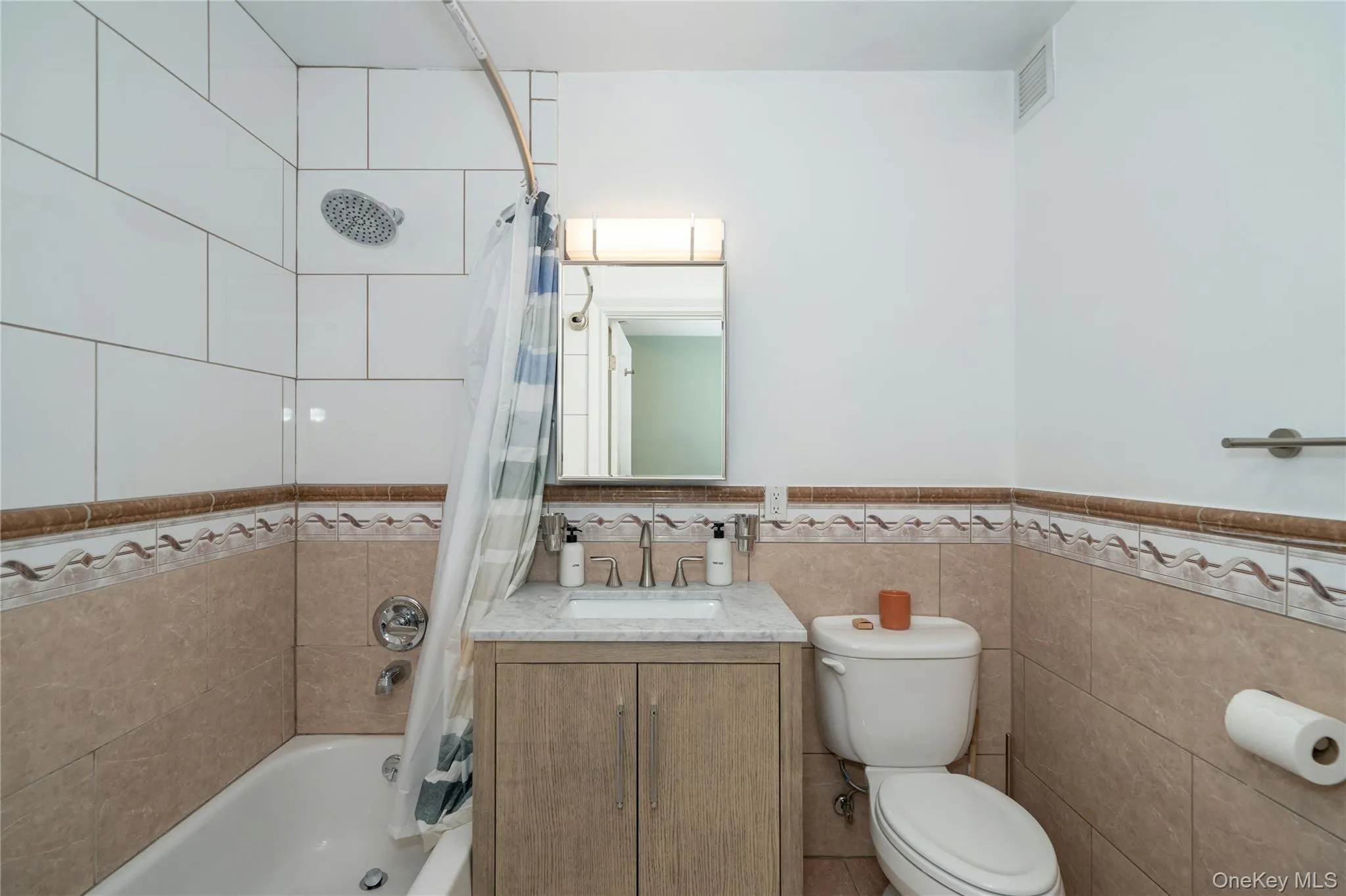 3816 Waldo Avenue, New York, NY, 3 Bedrooms Bedrooms, 6 Rooms Rooms,2 BathroomsBathrooms,Residential,For Rent,Waldo,0,1016554 3816 Waldo Avenue, New York, NY, 3 Bedrooms Bedrooms, 6 Rooms Rooms,2 BathroomsBathrooms,Residential,For Rent,Waldo,0,1016554