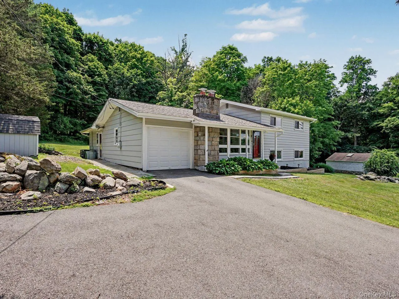 11 Leona Drive, Southeast, NY, 4 Bedrooms Bedrooms, 9 Rooms Rooms,2 BathroomsBathrooms,Residential,For Rent,Leona,0,KEY1016557 11 Leona Drive, Southeast, NY, 4 Bedrooms Bedrooms, 9 Rooms Rooms,2 BathroomsBathrooms,Residential,For Rent,Leona,0,KEY1016557