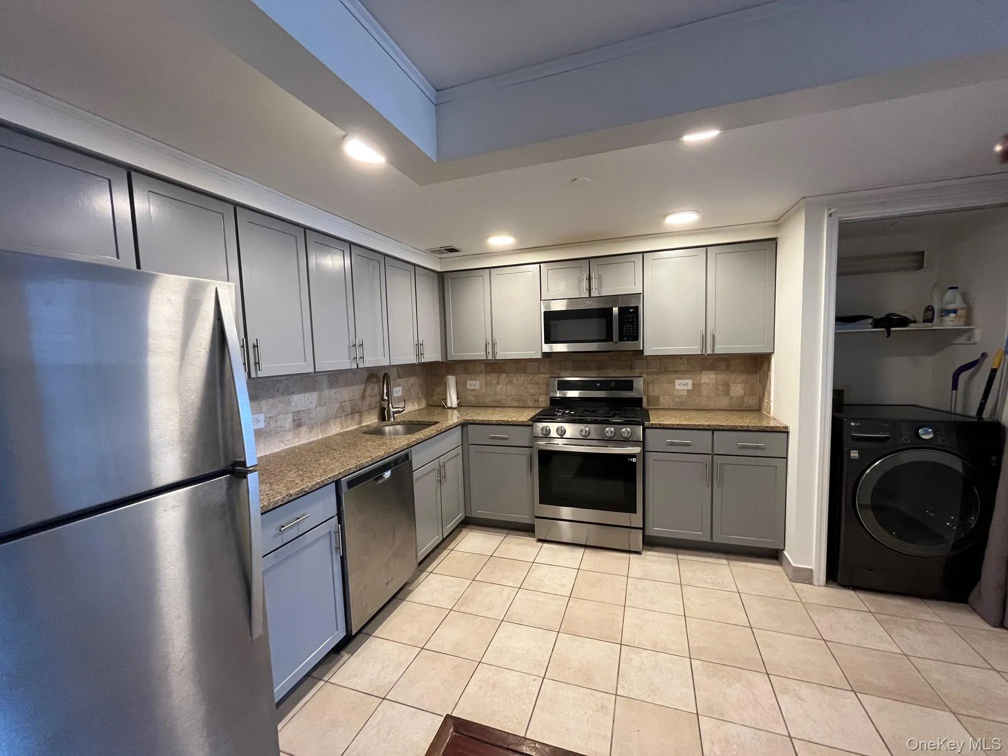 143-41 84th Drive, New York, NY, 1 Bedroom Bedrooms, 3 Rooms Rooms,1 BathroomBathrooms,Residential,For Rent,84th,0,1016562 143-41 84th Drive, New York, NY, 1 Bedroom Bedrooms, 3 Rooms Rooms,1 BathroomBathrooms,Residential,For Rent,84th,0,1016562