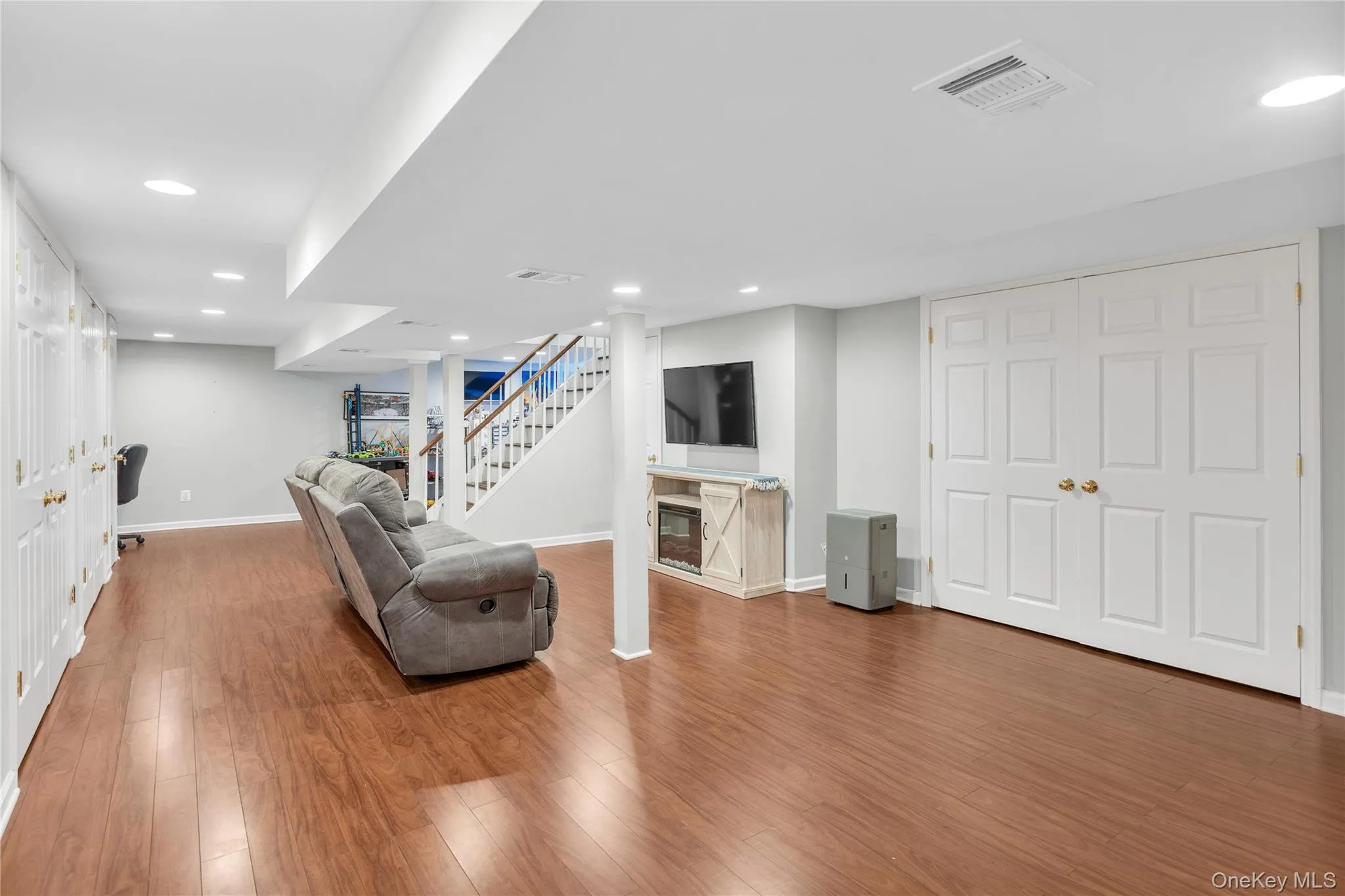 9 Carrol Place, Huntington, NY, 3 Bedrooms Bedrooms, 7 Rooms Rooms,1 BathroomBathrooms,Residential,For Rent,Carrol,0,1016565 9 Carrol Place, Huntington, NY, 3 Bedrooms Bedrooms, 7 Rooms Rooms,1 BathroomBathrooms,Residential,For Rent,Carrol,0,1016565