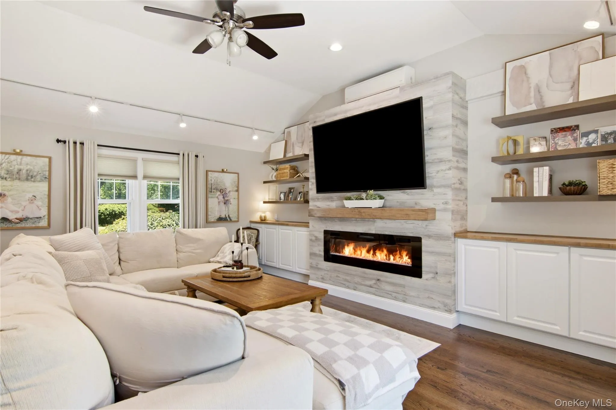 3 Del Place, Smithtown, NY, 4 Bedrooms Bedrooms, 9 Rooms Rooms,3 BathroomsBathrooms,Residential,For Rent,Del,0,KEY1016569 3 Del Place, Smithtown, NY, 4 Bedrooms Bedrooms, 9 Rooms Rooms,3 BathroomsBathrooms,Residential,For Rent,Del,0,KEY1016569
