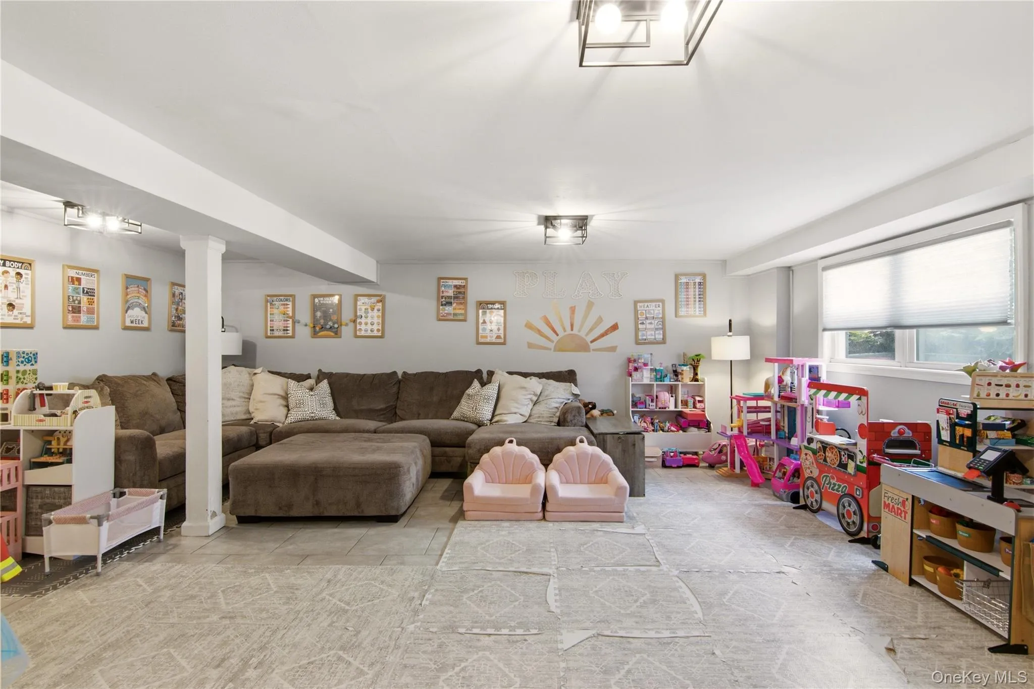 3 Del Place, Smithtown, NY, 4 Bedrooms Bedrooms, 9 Rooms Rooms,3 BathroomsBathrooms,Residential,For Rent,Del,0,KEY1016569 3 Del Place, Smithtown, NY, 4 Bedrooms Bedrooms, 9 Rooms Rooms,3 BathroomsBathrooms,Residential,For Rent,Del,0,KEY1016569