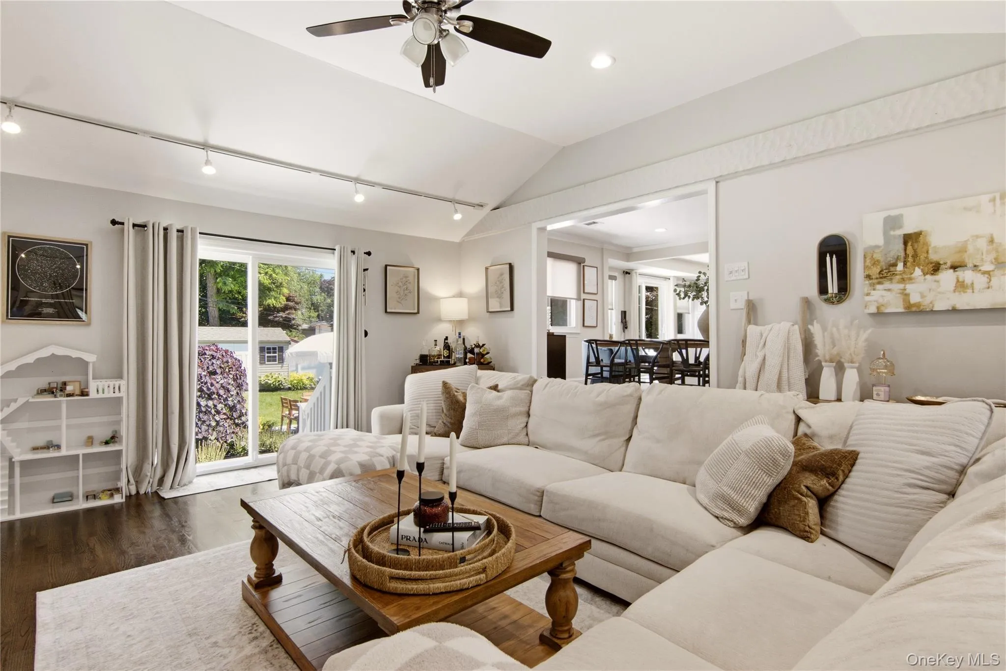 3 Del Place, Smithtown, NY, 4 Bedrooms Bedrooms, 9 Rooms Rooms,3 BathroomsBathrooms,Residential,For Rent,Del,0,KEY1016569 3 Del Place, Smithtown, NY, 4 Bedrooms Bedrooms, 9 Rooms Rooms,3 BathroomsBathrooms,Residential,For Rent,Del,0,KEY1016569
