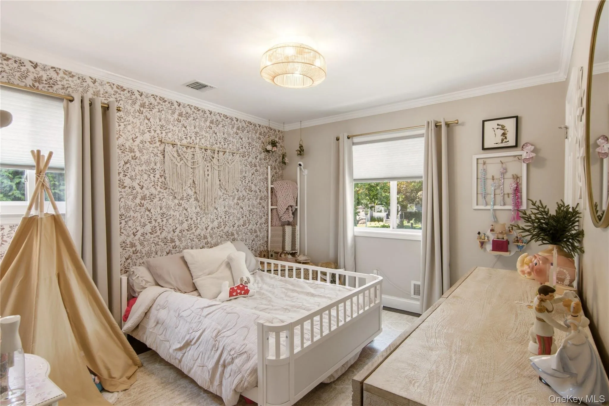 3 Del Place, Smithtown, NY, 4 Bedrooms Bedrooms, 9 Rooms Rooms,3 BathroomsBathrooms,Residential,For Rent,Del,0,KEY1016569 3 Del Place, Smithtown, NY, 4 Bedrooms Bedrooms, 9 Rooms Rooms,3 BathroomsBathrooms,Residential,For Rent,Del,0,KEY1016569