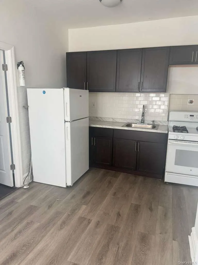317 96th Street, New York, NY, 3 Bedrooms Bedrooms, 6 Rooms Rooms,1 BathroomBathrooms,Residential Lease,For Rent,96th,0,KEY1016580 317 96th Street, New York, NY, 3 Bedrooms Bedrooms, 6 Rooms Rooms,1 BathroomBathrooms,Residential Lease,For Rent,96th,0,KEY1016580