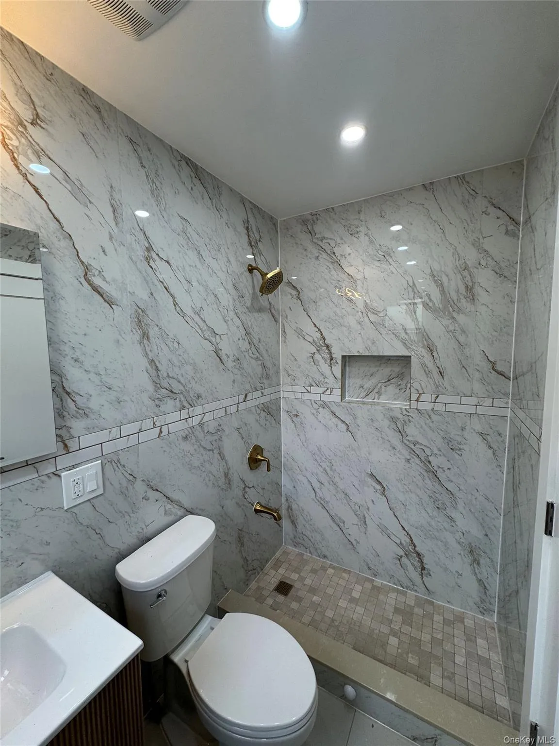 102-15 215th Street, New York, NY, 4 Bedrooms Bedrooms, 7 Rooms Rooms,2 BathroomsBathrooms,Residential Lease,For Rent,215th,0,1016587 102-15 215th Street, New York, NY, 4 Bedrooms Bedrooms, 7 Rooms Rooms,2 BathroomsBathrooms,Residential Lease,For Rent,215th,0,1016587