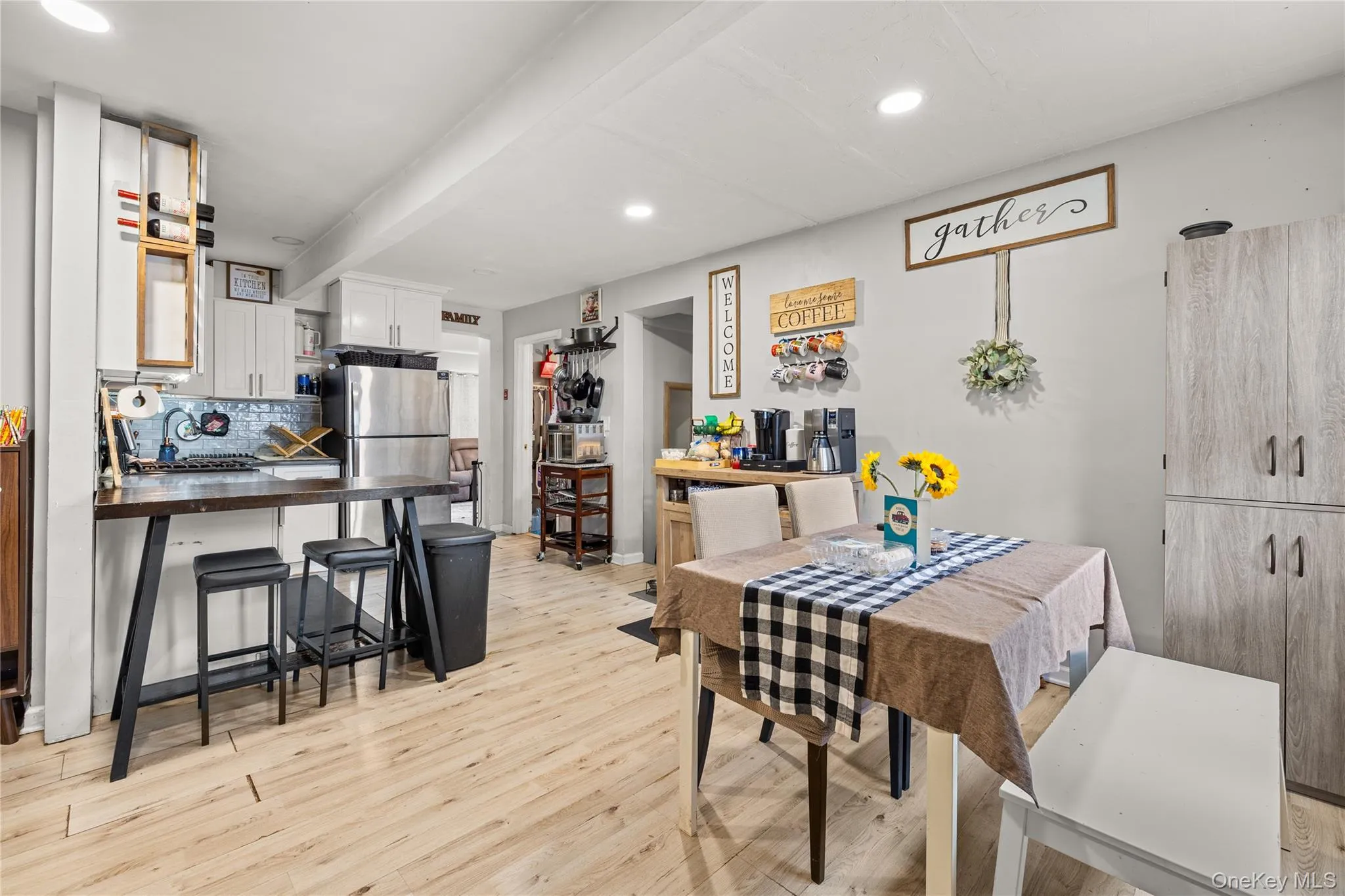 1632 Thompson Drive, Islip, NY, 3 Bedrooms Bedrooms, 6 Rooms Rooms,1 BathroomBathrooms,Residential,For Rent,Thompson,0,1016593 1632 Thompson Drive, Islip, NY, 3 Bedrooms Bedrooms, 6 Rooms Rooms,1 BathroomBathrooms,Residential,For Rent,Thompson,0,1016593