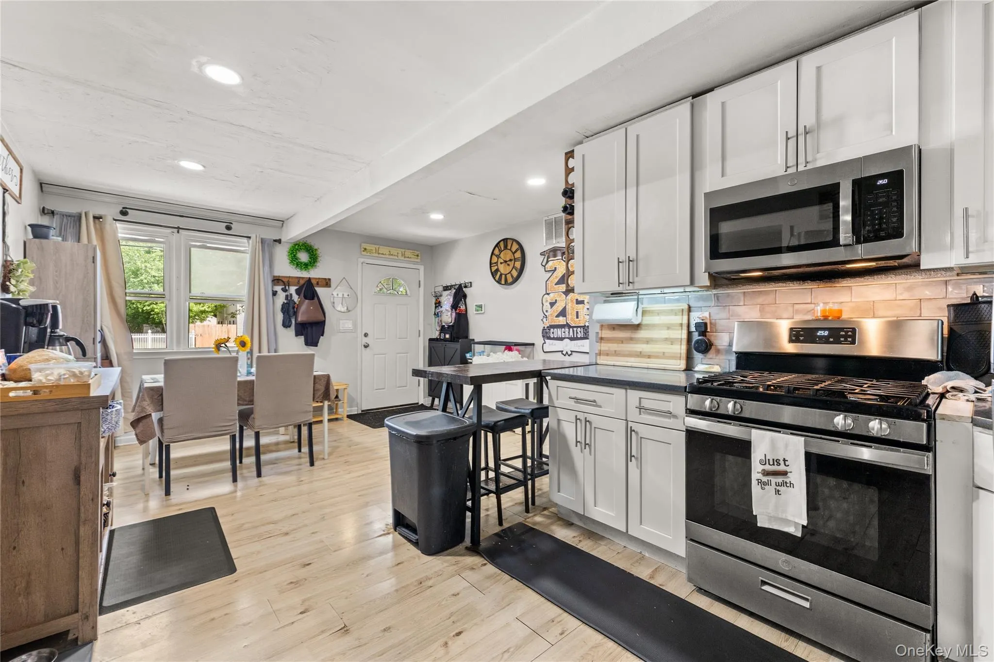 1632 Thompson Drive, Islip, NY, 3 Bedrooms Bedrooms, 6 Rooms Rooms,1 BathroomBathrooms,Residential,For Rent,Thompson,0,1016593 1632 Thompson Drive, Islip, NY, 3 Bedrooms Bedrooms, 6 Rooms Rooms,1 BathroomBathrooms,Residential,For Rent,Thompson,0,1016593