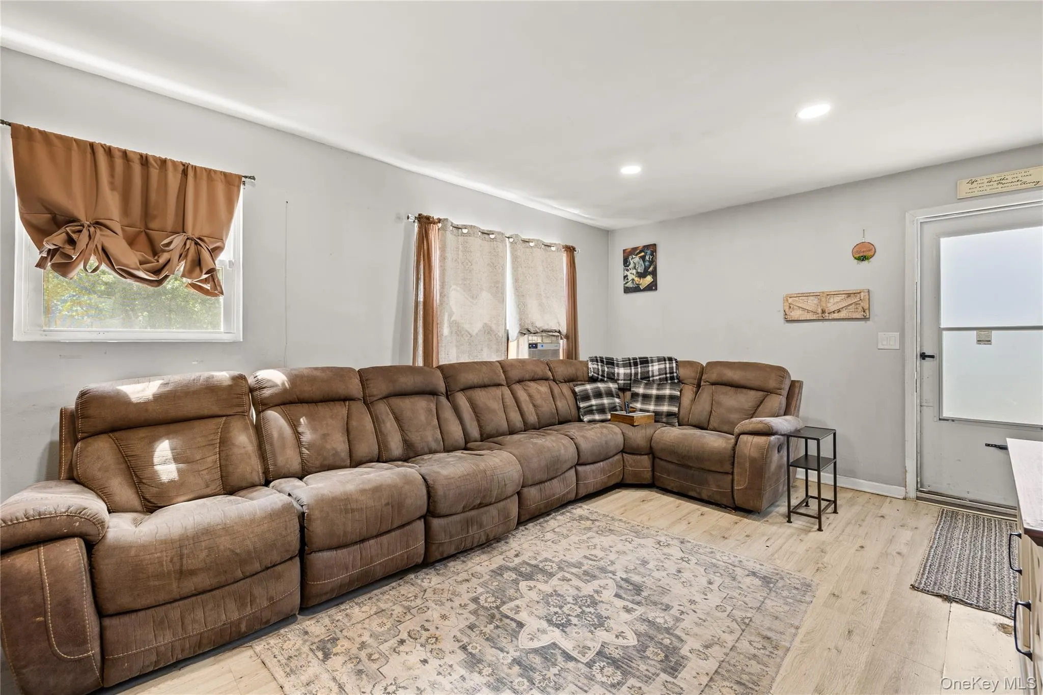 1632 Thompson Drive, Islip, NY, 3 Bedrooms Bedrooms, 6 Rooms Rooms,1 BathroomBathrooms,Residential,For Rent,Thompson,0,1016593 1632 Thompson Drive, Islip, NY, 3 Bedrooms Bedrooms, 6 Rooms Rooms,1 BathroomBathrooms,Residential,For Rent,Thompson,0,1016593
