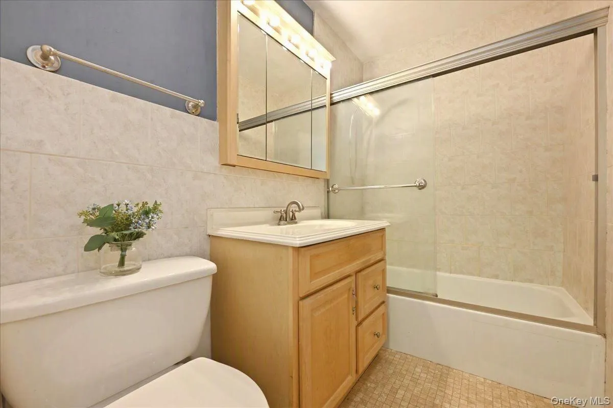 101 Lincoln Avenue, North Hempstead, NY, 4 Rooms Rooms,1 BathroomBathrooms,Residential,For Rent,Lincoln,0,1016606 101 Lincoln Avenue, North Hempstead, NY, 4 Rooms Rooms,1 BathroomBathrooms,Residential,For Rent,Lincoln,0,1016606