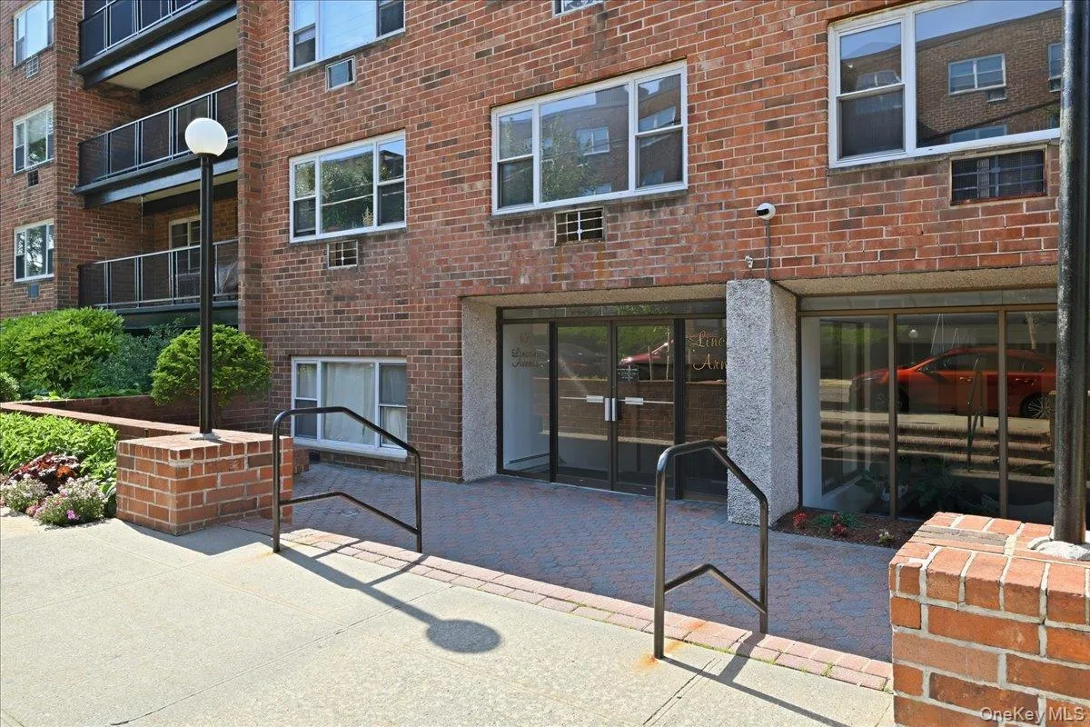 101 Lincoln Avenue, North Hempstead, NY, 4 Rooms Rooms,1 BathroomBathrooms,Residential,For Rent,Lincoln,0,1016606 101 Lincoln Avenue, North Hempstead, NY, 4 Rooms Rooms,1 BathroomBathrooms,Residential,For Rent,Lincoln,0,1016606