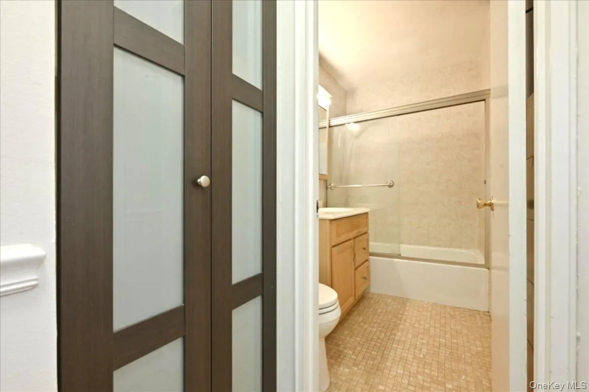 101 Lincoln Avenue, North Hempstead, NY, 4 Rooms Rooms,1 BathroomBathrooms,Residential,For Rent,Lincoln,0,1016606 101 Lincoln Avenue, North Hempstead, NY, 4 Rooms Rooms,1 BathroomBathrooms,Residential,For Rent,Lincoln,0,1016606