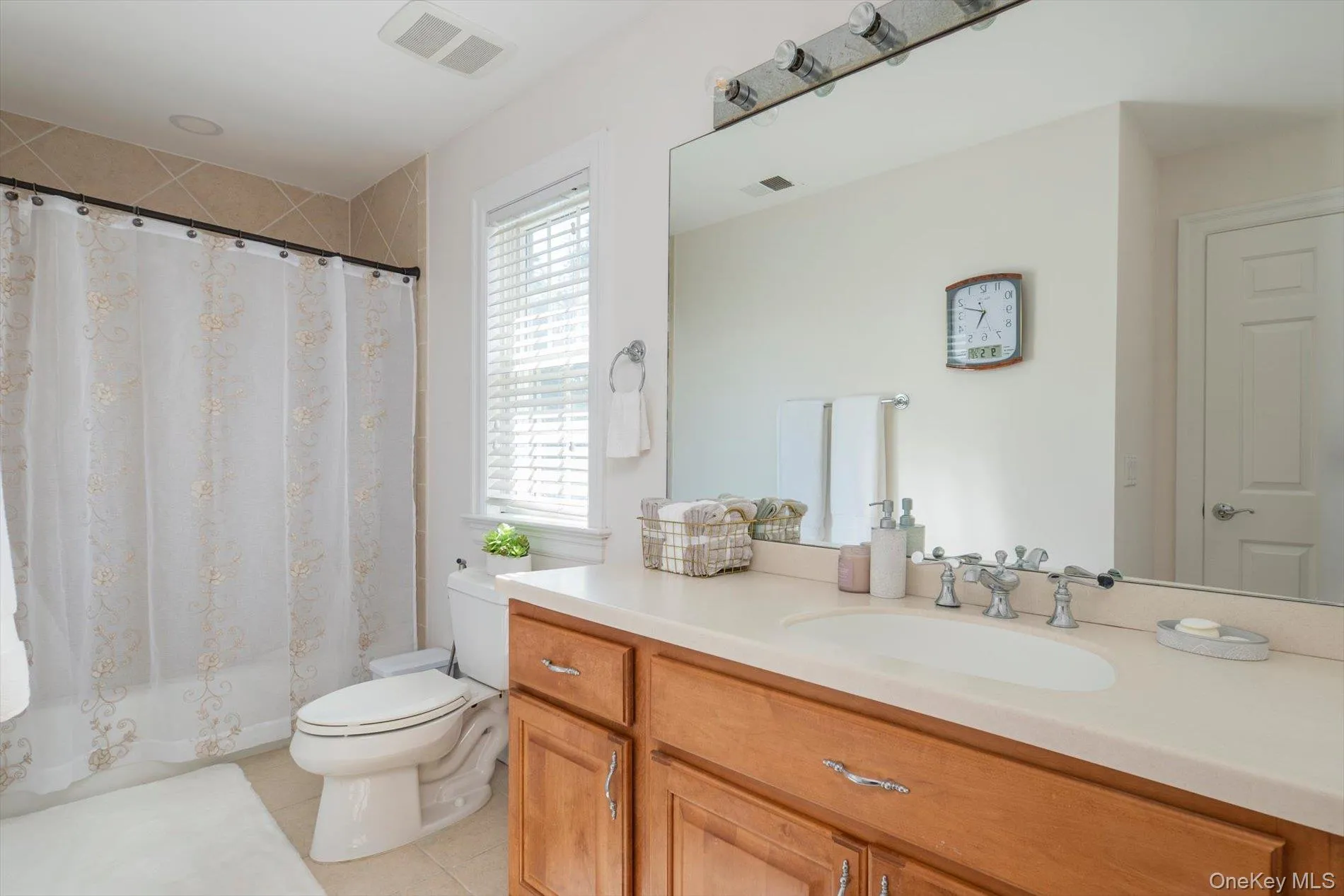 26 Legends Circle, Huntington, NY, 6 Bedrooms Bedrooms, 13 Rooms Rooms,5 BathroomsBathrooms,Residential,For Rent,Legends,0,KEY1016607 26 Legends Circle, Huntington, NY, 6 Bedrooms Bedrooms, 13 Rooms Rooms,5 BathroomsBathrooms,Residential,For Rent,Legends,0,KEY1016607