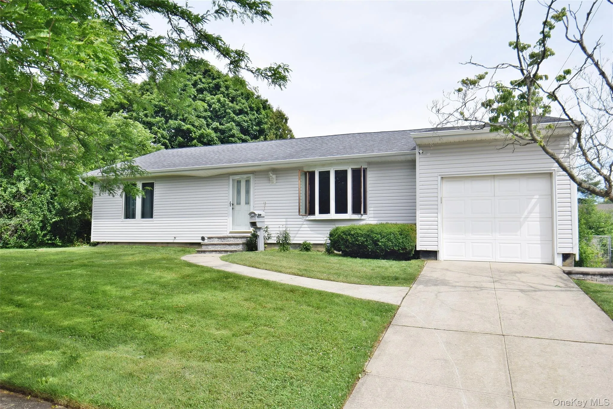 27 Naples Avenue, Islip, NY, 3 Bedrooms Bedrooms, 6 Rooms Rooms,1 BathroomBathrooms,Residential,For Rent,Naples,0,KEY1016616 27 Naples Avenue, Islip, NY, 3 Bedrooms Bedrooms, 6 Rooms Rooms,1 BathroomBathrooms,Residential,For Rent,Naples,0,KEY1016616