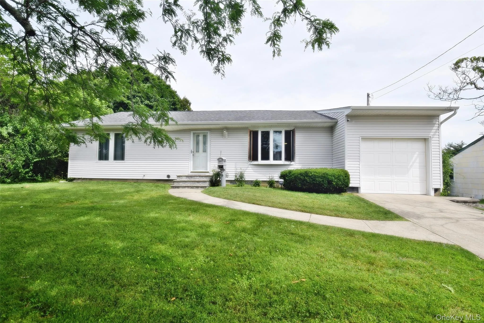 27 Naples Avenue, Islip, NY, 3 Bedrooms Bedrooms, 6 Rooms Rooms,1 BathroomBathrooms,Residential,For Rent,Naples,0,KEY1016616 27 Naples Avenue, Islip, NY, 3 Bedrooms Bedrooms, 6 Rooms Rooms,1 BathroomBathrooms,Residential,For Rent,Naples,0,KEY1016616