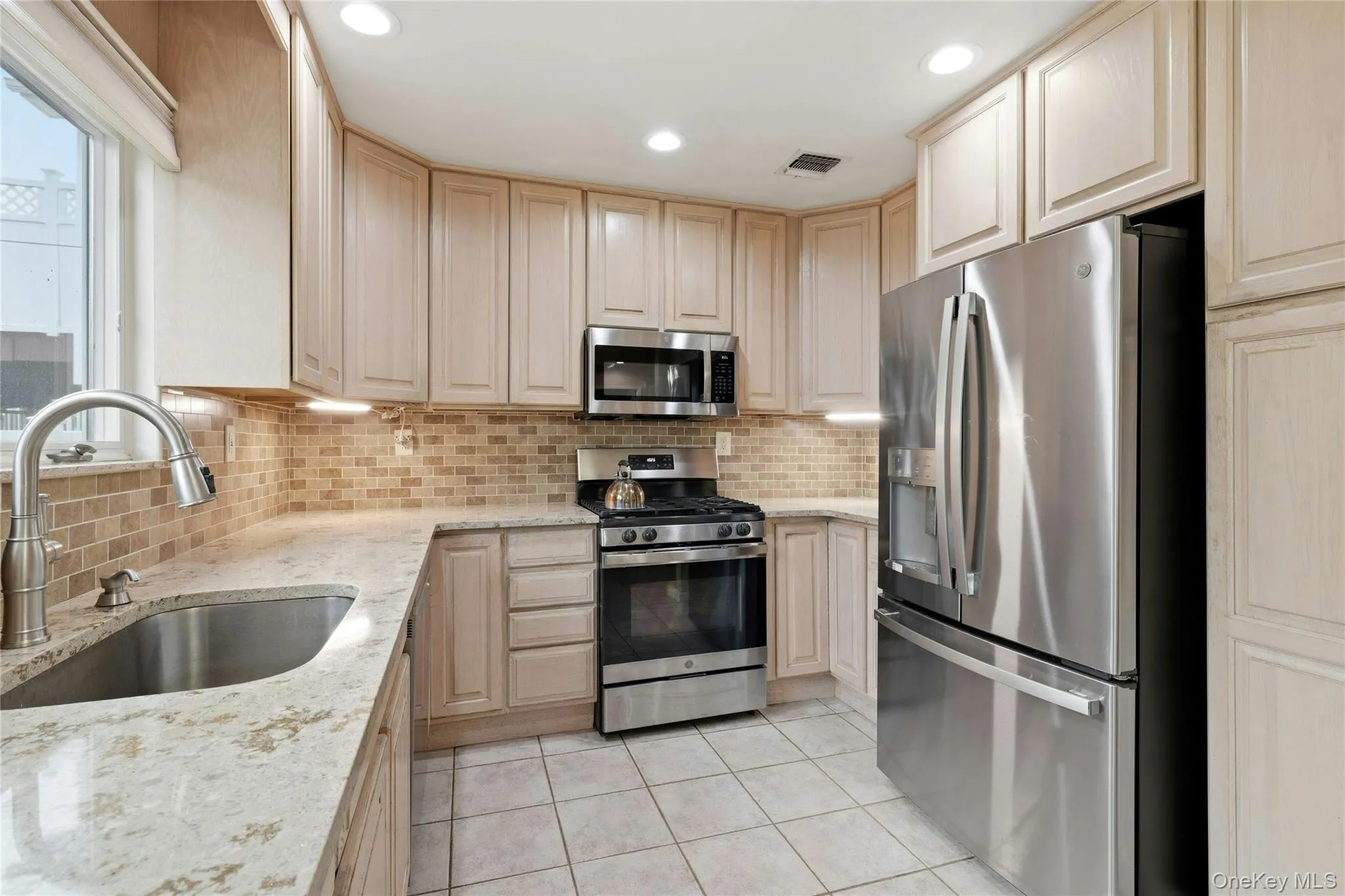 156-34 88th Street, New York, NY, 5 Bedrooms Bedrooms, 9 Rooms Rooms,3 BathroomsBathrooms,Residential,For Rent,88th,0,KEY1016621 156-34 88th Street, New York, NY, 5 Bedrooms Bedrooms, 9 Rooms Rooms,3 BathroomsBathrooms,Residential,For Rent,88th,0,KEY1016621