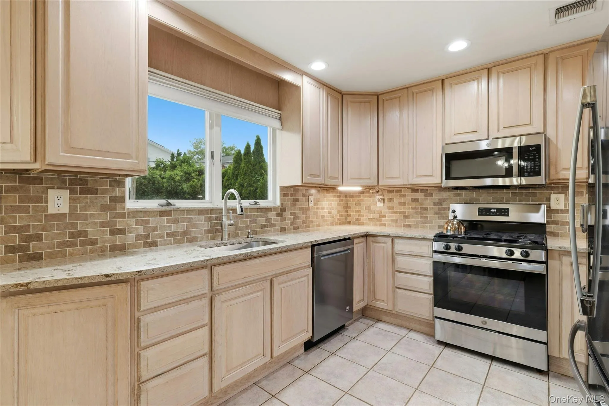 156-34 88th Street, New York, NY, 5 Bedrooms Bedrooms, 9 Rooms Rooms,3 BathroomsBathrooms,Residential,For Rent,88th,0,KEY1016621 156-34 88th Street, New York, NY, 5 Bedrooms Bedrooms, 9 Rooms Rooms,3 BathroomsBathrooms,Residential,For Rent,88th,0,KEY1016621