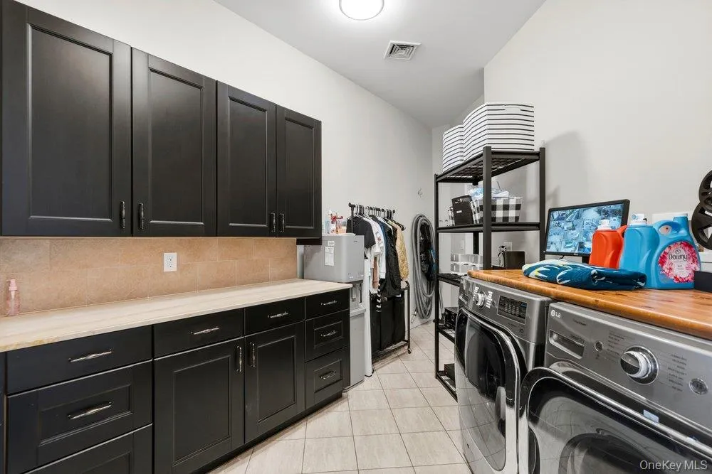 5 Buckingham Court, Oyster Bay, NY, 4 Bedrooms Bedrooms, 9 Rooms Rooms,4 BathroomsBathrooms,Residential,For Rent,Buckingham,0,1016622 5 Buckingham Court, Oyster Bay, NY, 4 Bedrooms Bedrooms, 9 Rooms Rooms,4 BathroomsBathrooms,Residential,For Rent,Buckingham,0,1016622