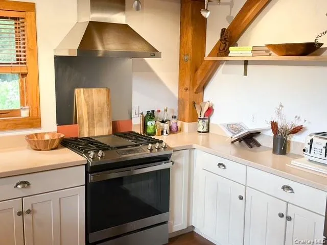 Stainless steel gas range with coordinating ventilation hood Stainless steel gas range with coordinating ventilation hood