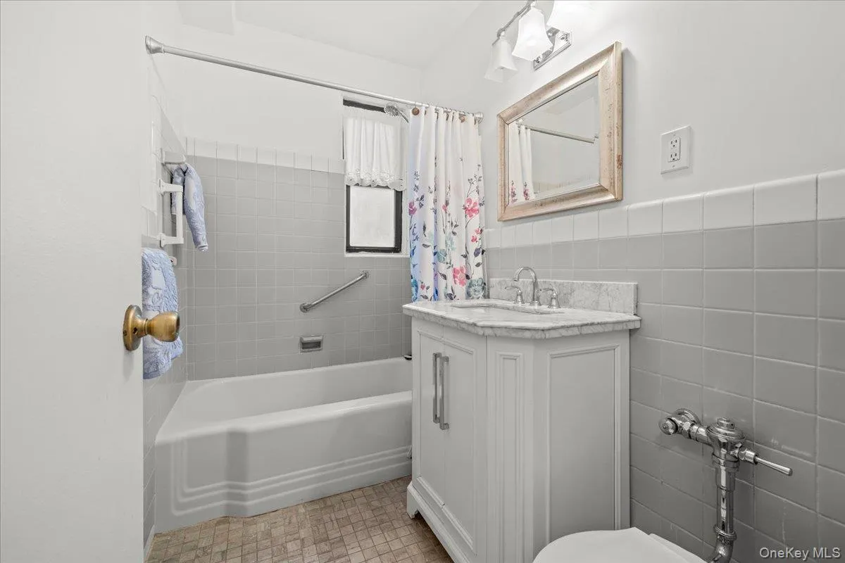 3601 Johnson Avenue, New York, NY, 1 Bedroom Bedrooms, 3 Rooms Rooms,1 BathroomBathrooms,Residential,For Rent,Johnson,0,1016631 3601 Johnson Avenue, New York, NY, 1 Bedroom Bedrooms, 3 Rooms Rooms,1 BathroomBathrooms,Residential,For Rent,Johnson,0,1016631