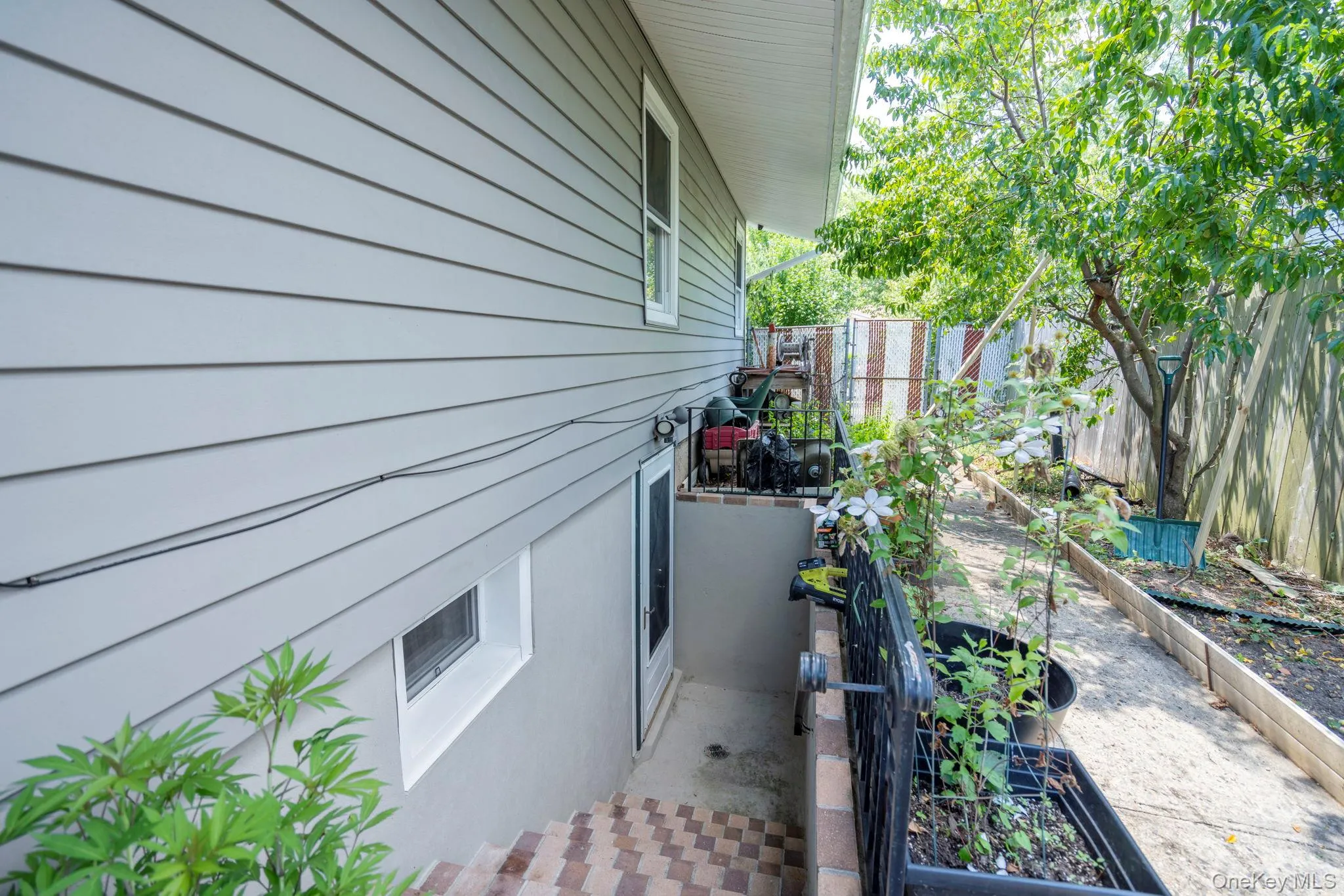 1 Hale Place, Hempstead, NY, 3 Bedrooms Bedrooms, 5 Rooms Rooms,2 BathroomsBathrooms,Residential,For Rent,Hale,0,1016636 1 Hale Place, Hempstead, NY, 3 Bedrooms Bedrooms, 5 Rooms Rooms,2 BathroomsBathrooms,Residential,For Rent,Hale,0,1016636